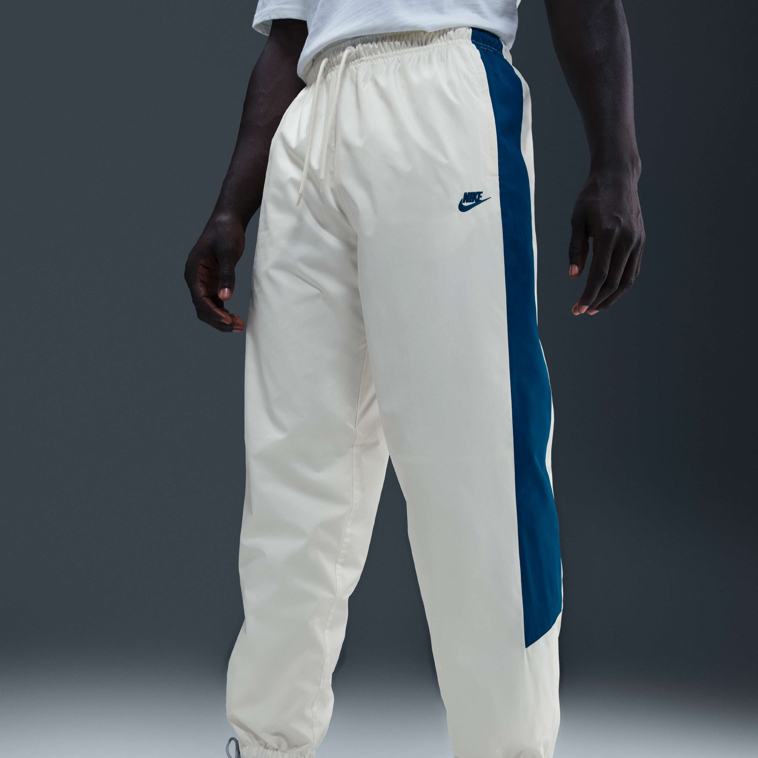Nike Windrunner image number 1