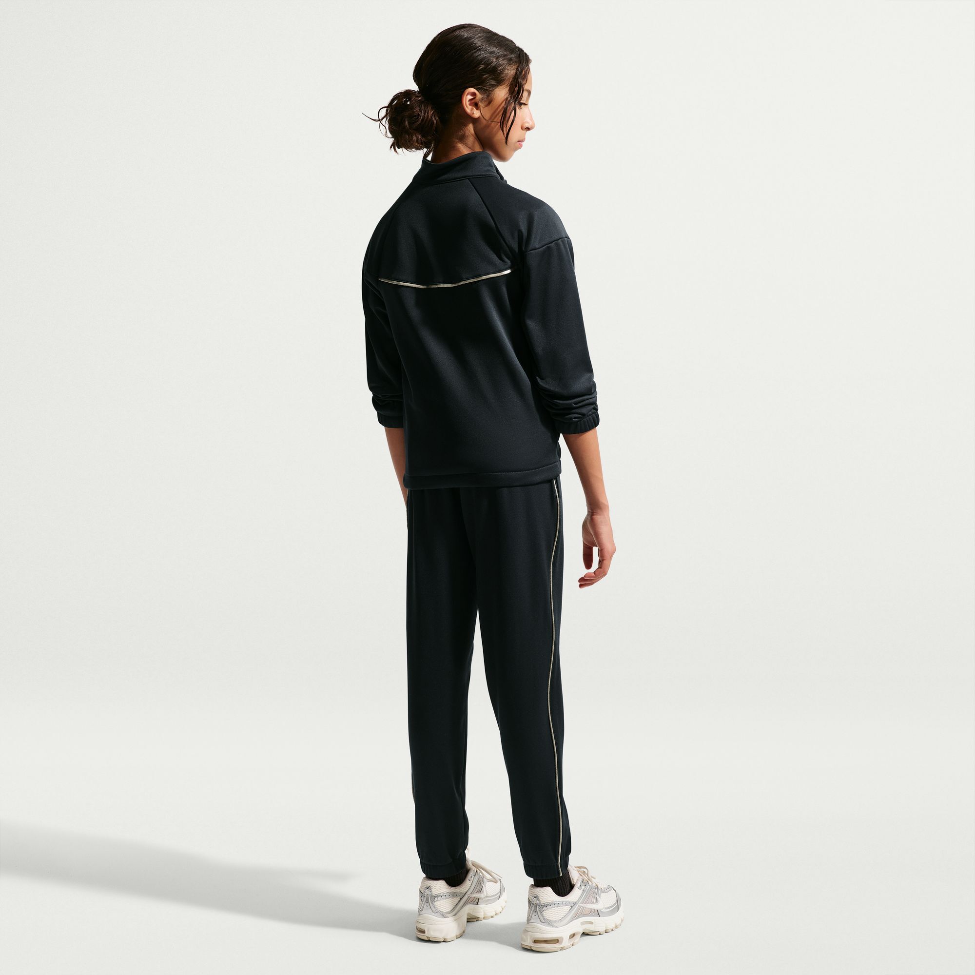 Nike image number 3