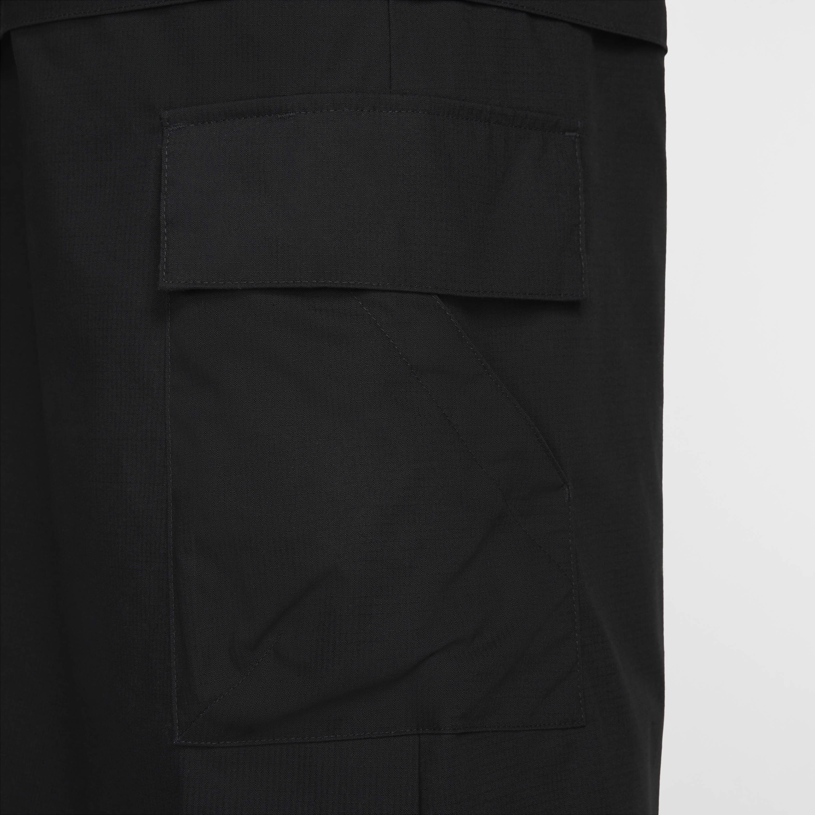 Nike Sportswear Essential image number 4