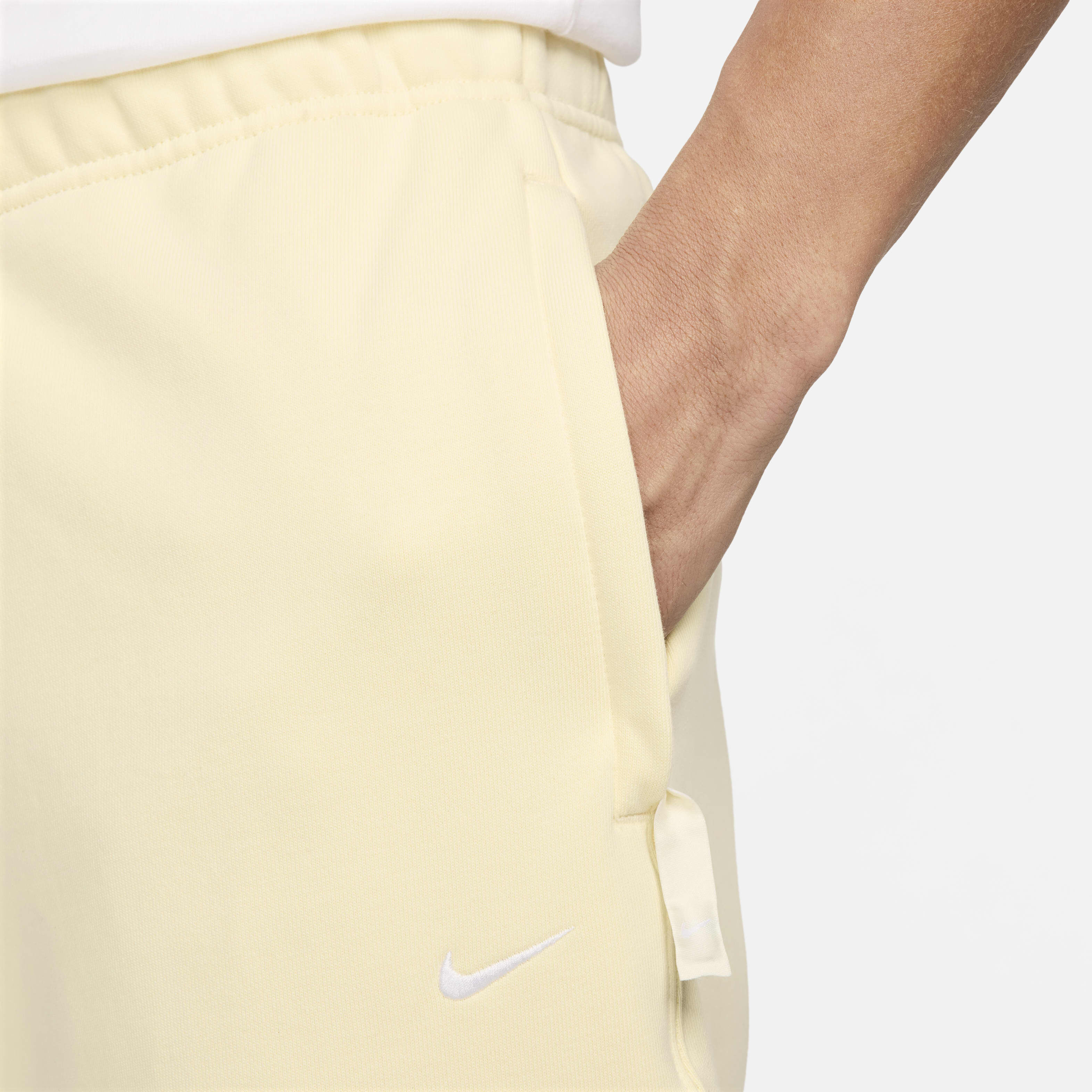 Nike Solo Swoosh image number 2