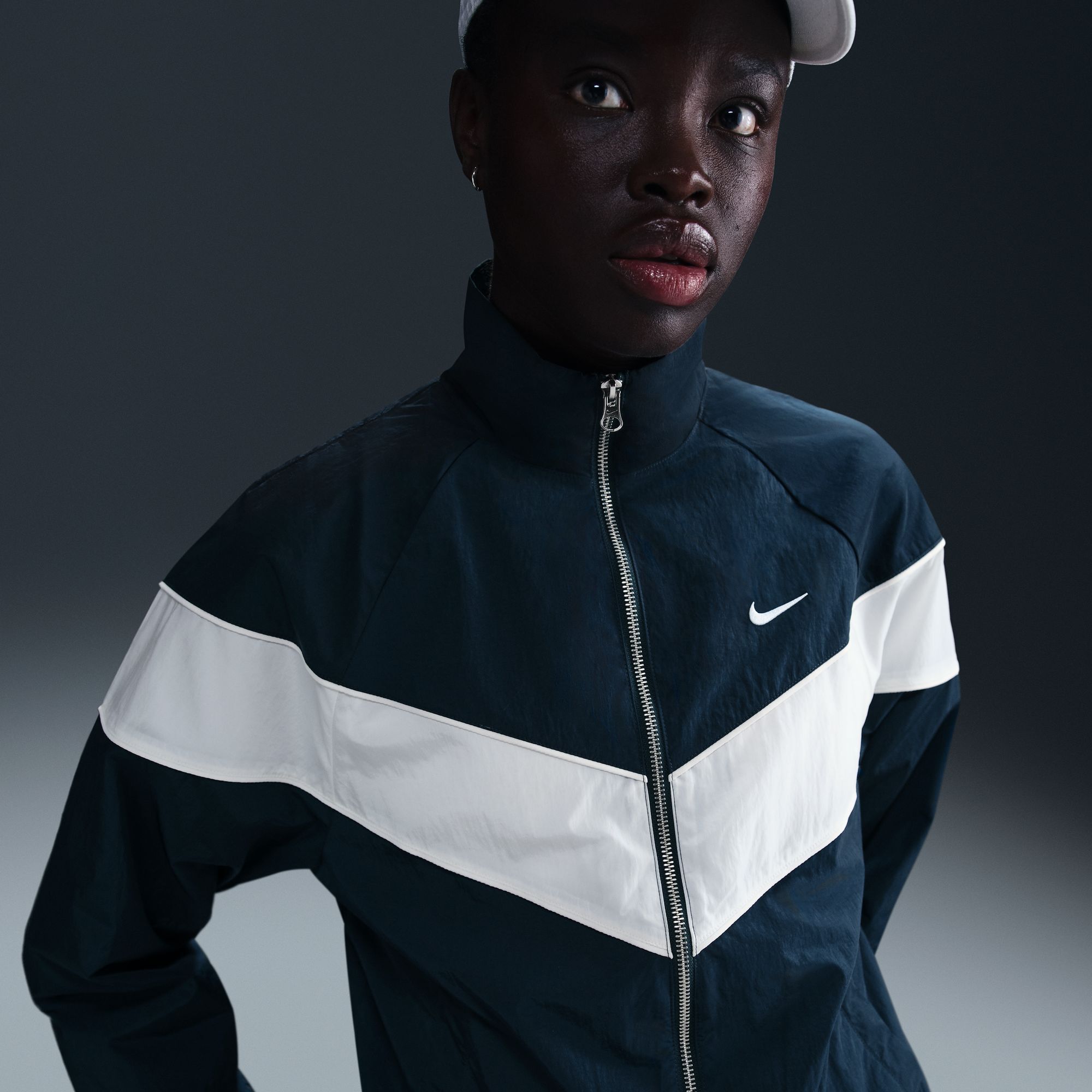 Navy blue nike windbreaker womens store