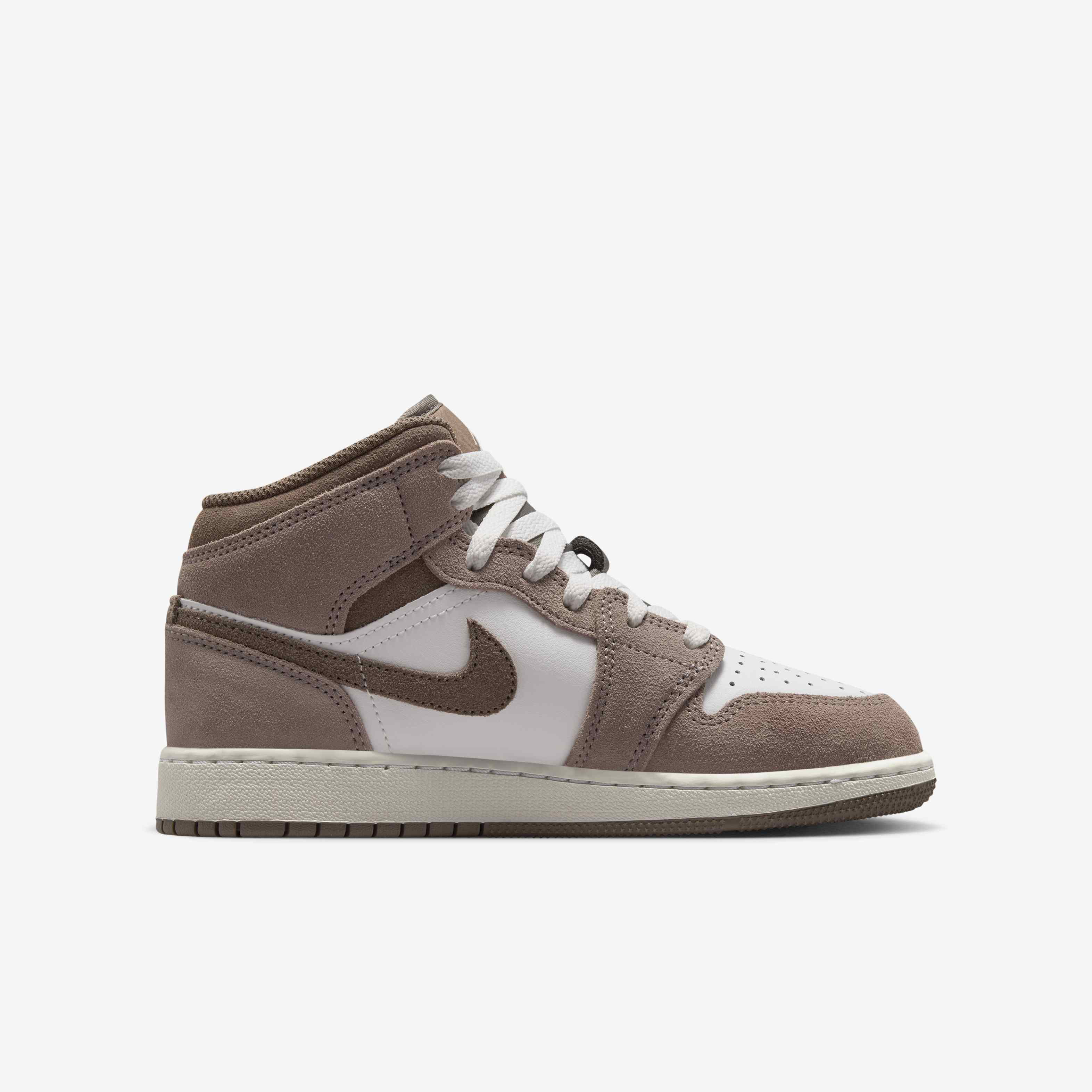 Air Jordan 1 Mid image number 2