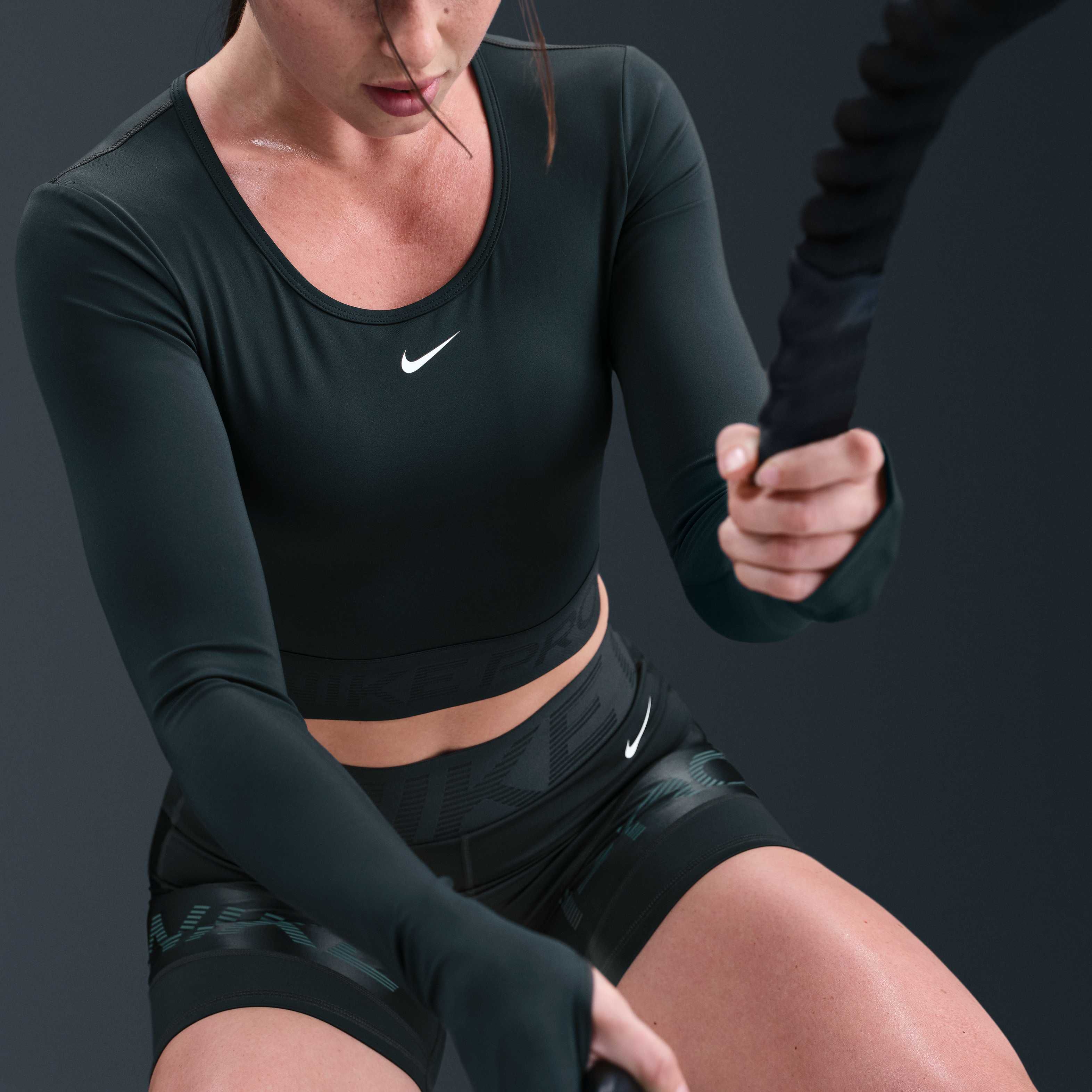 Nike Pro image number 2