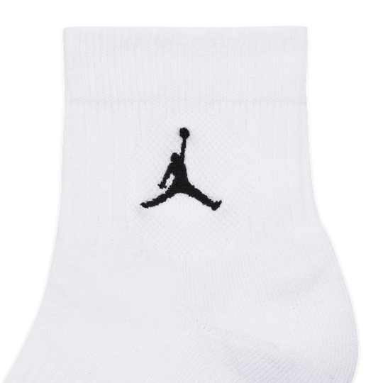 Shop Jordan Everyday Ankle Socks (3 Pairs) | Nike UAE