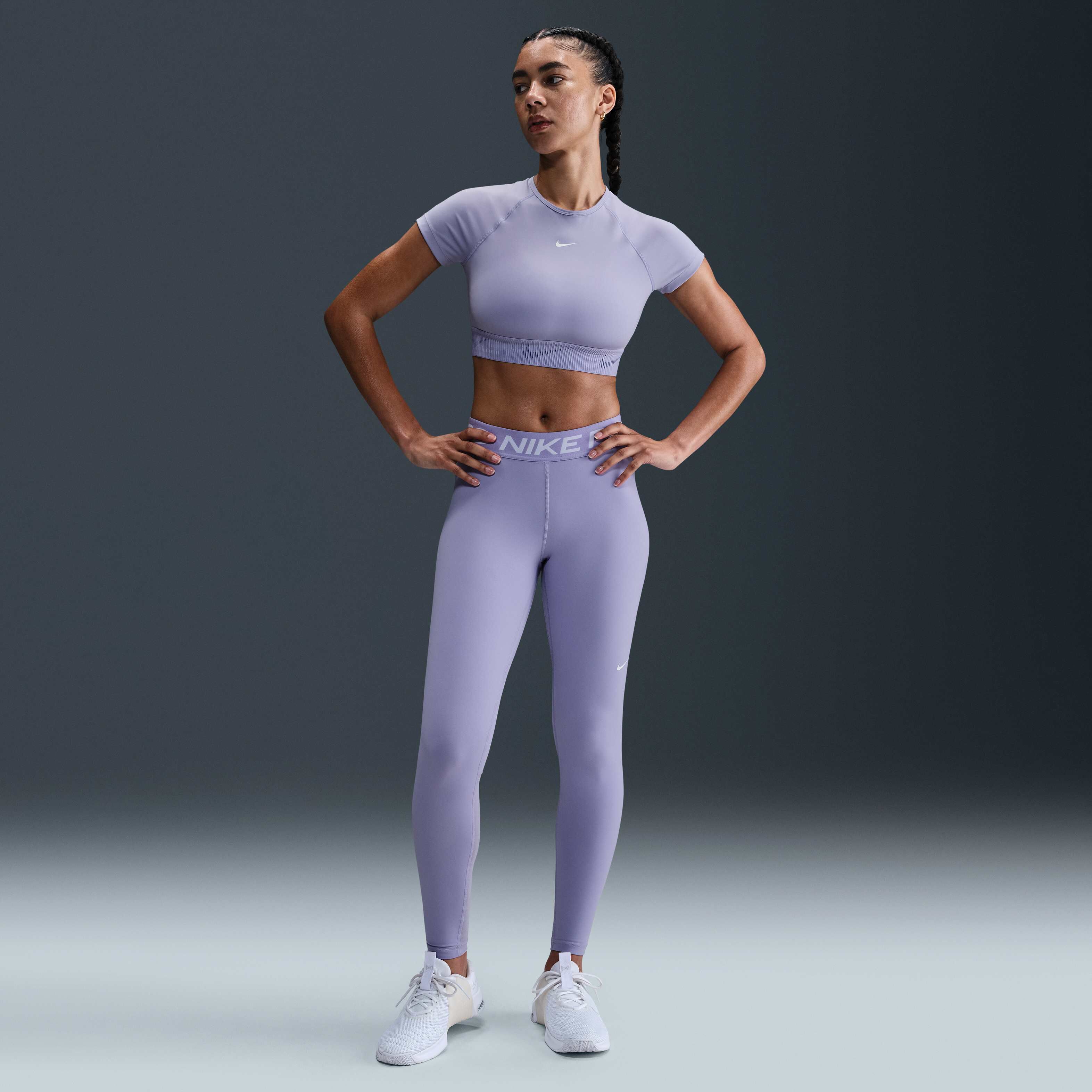 Nike Pro image number 3