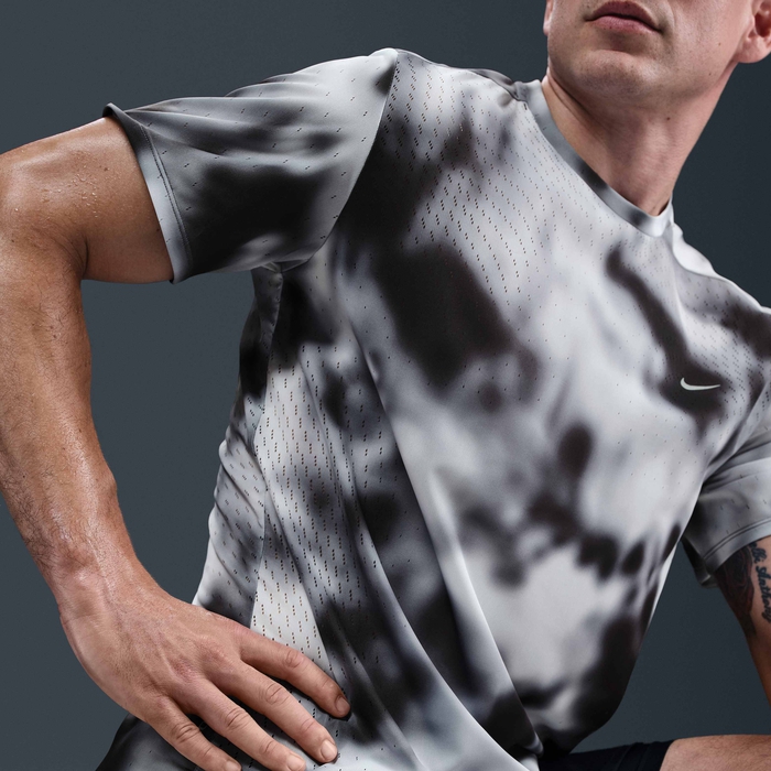 Nike Running Division Breathe image number 2 Nike Running Division Breathe image number 2