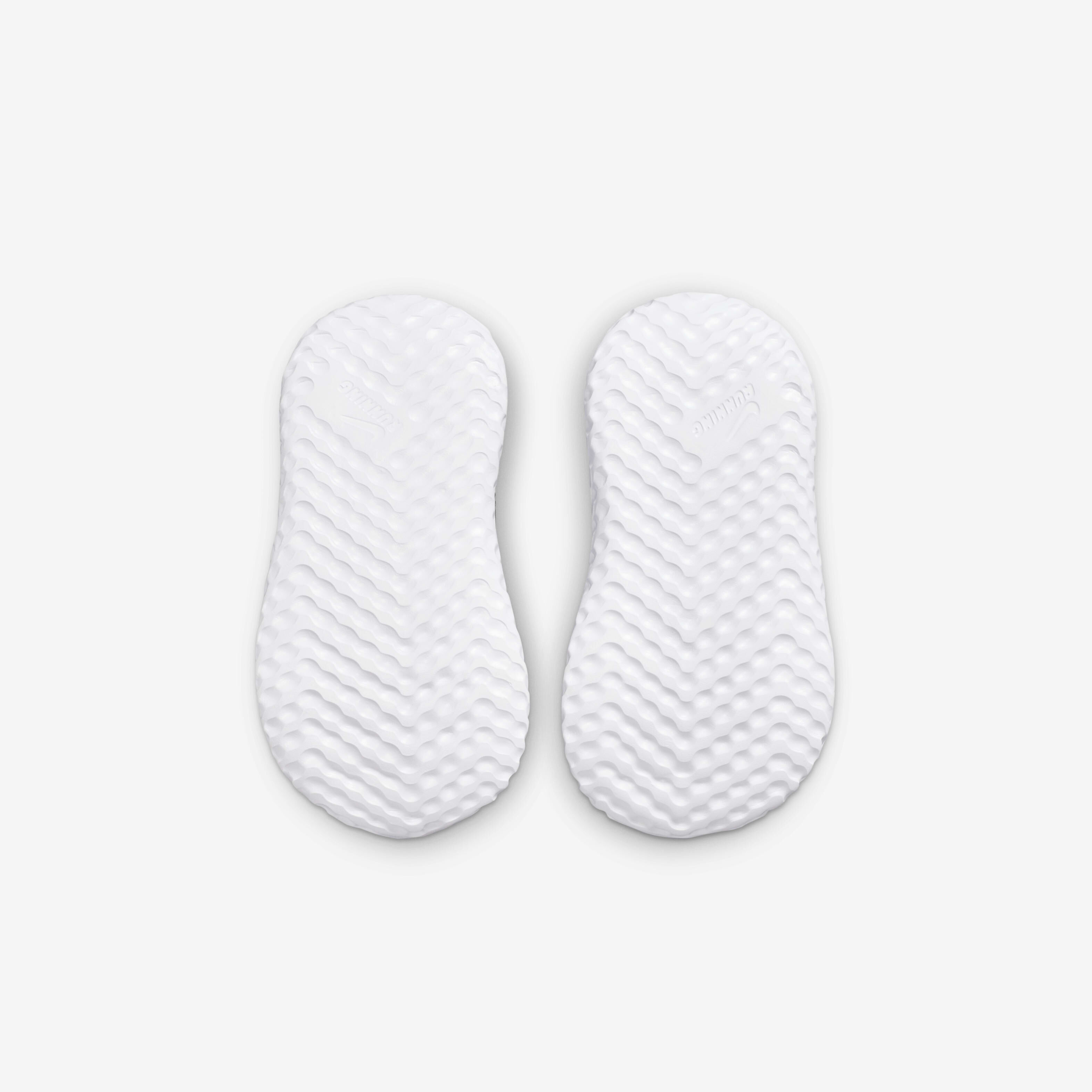 Nike Revolution 5 image number 1