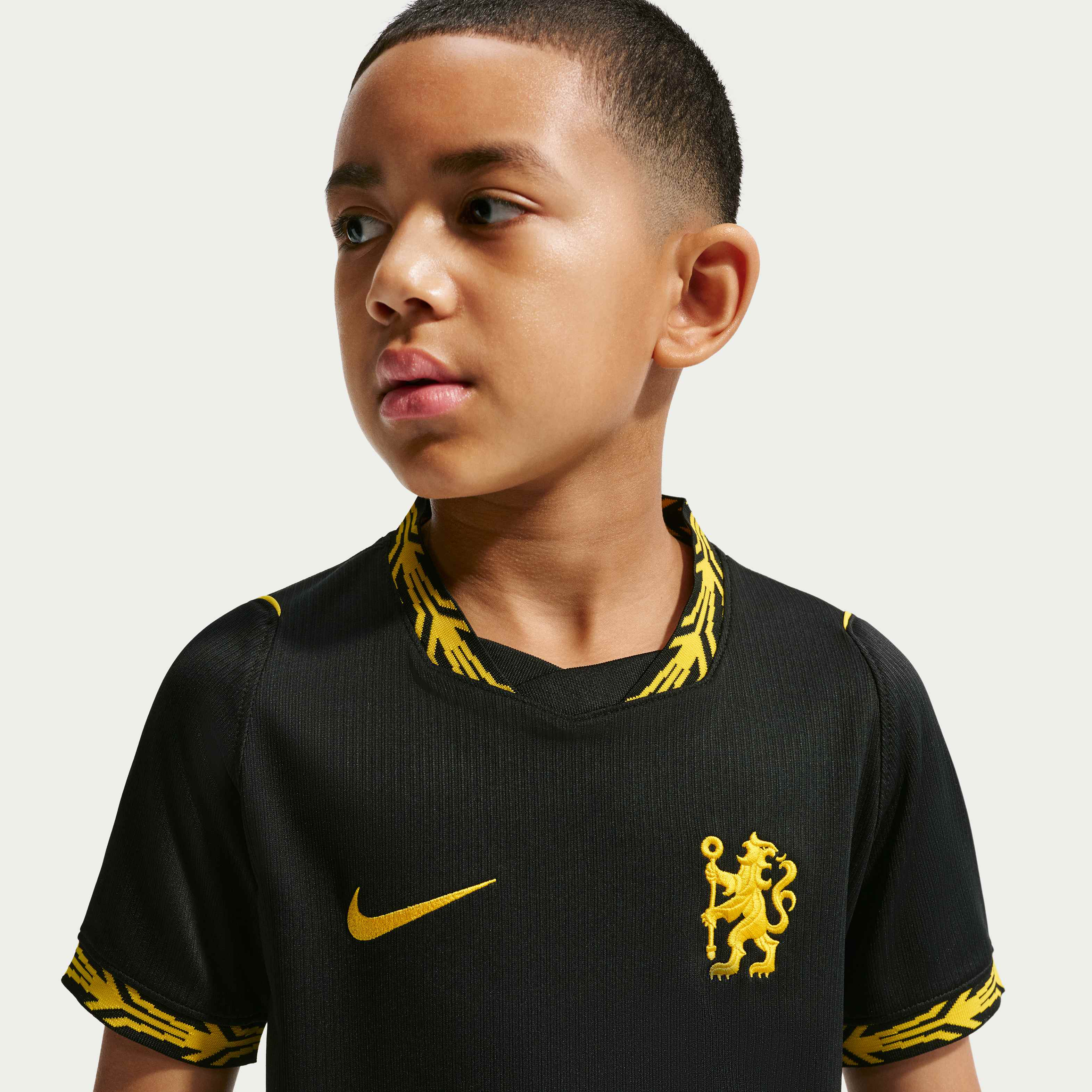 Chelsea F.C. 2026/27 Stadium Away image number 2