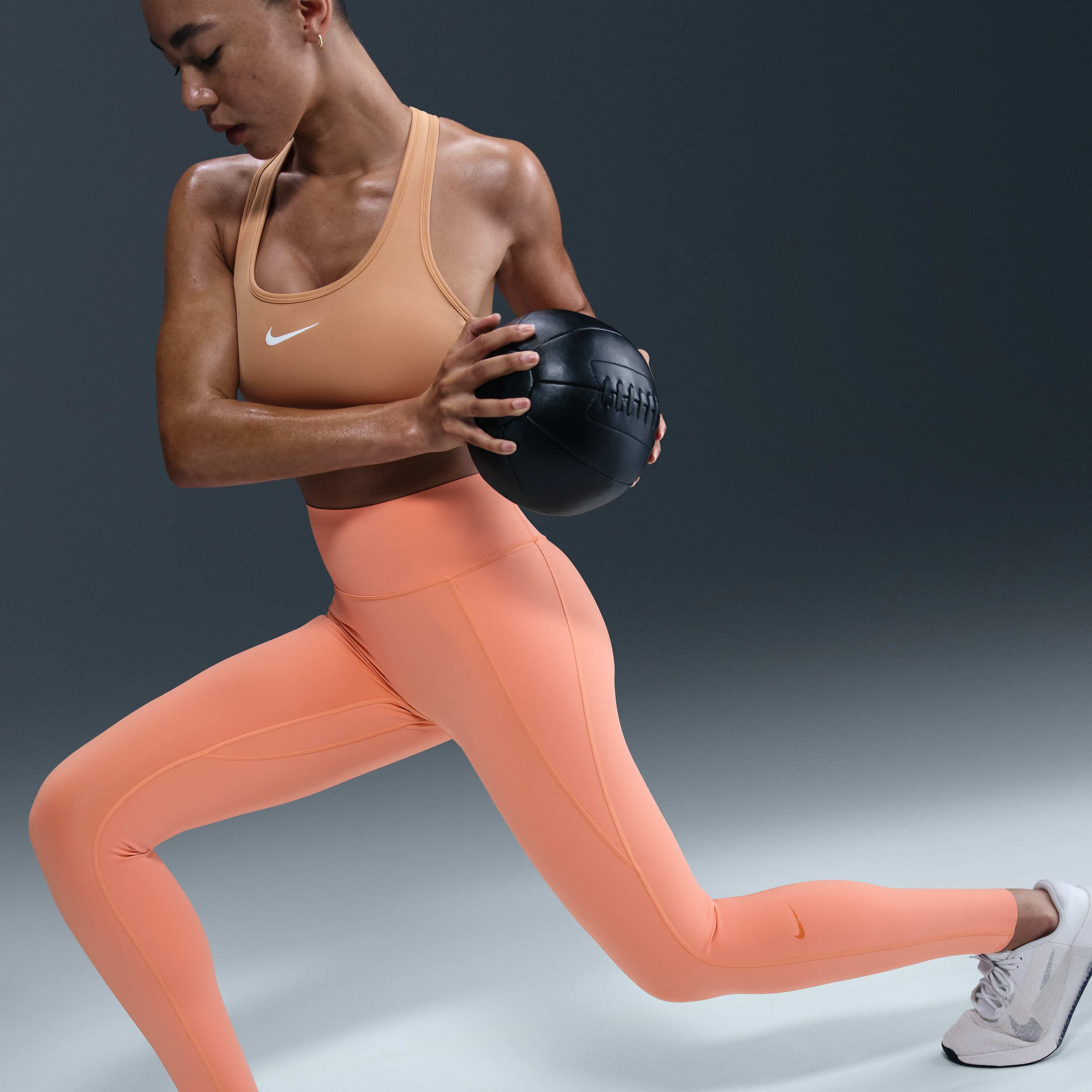 Nike Universa image number 4