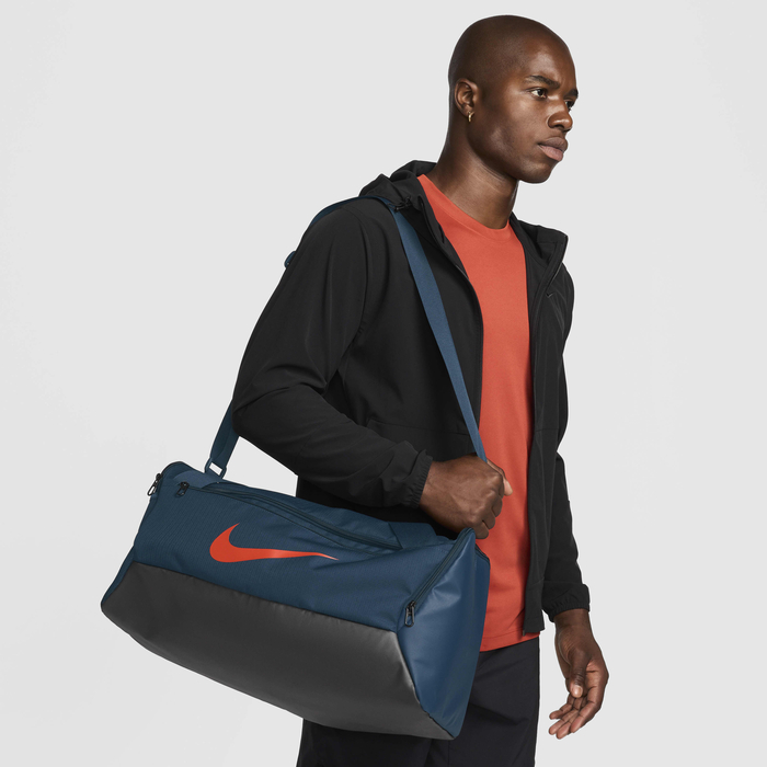 Buy Nike Brasilia 9.5 Training Duffel Bag (Small, 41L) - Armoury Navy/Black/Picante Red | Nike UAE Official