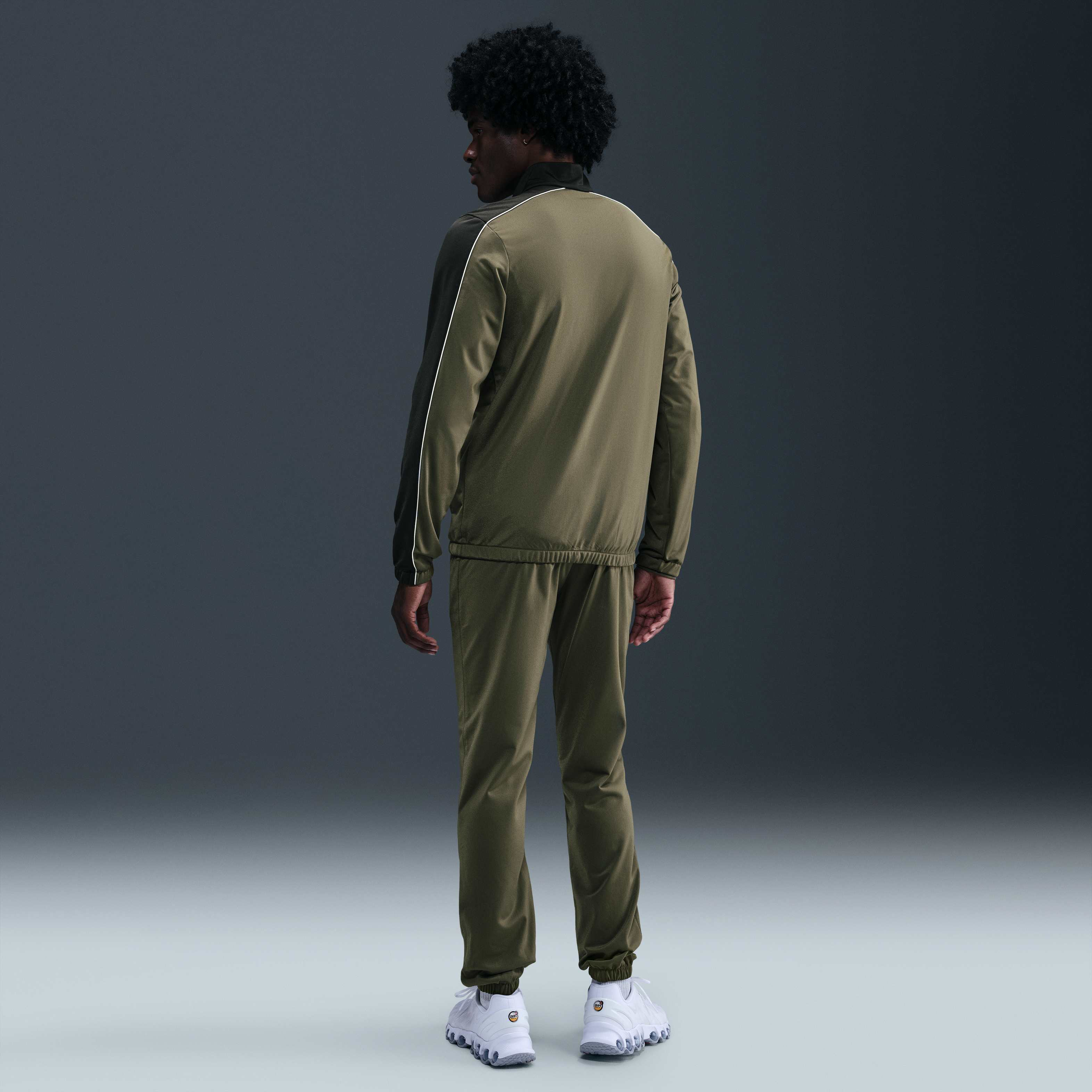Nike Sportswear Club image number 4