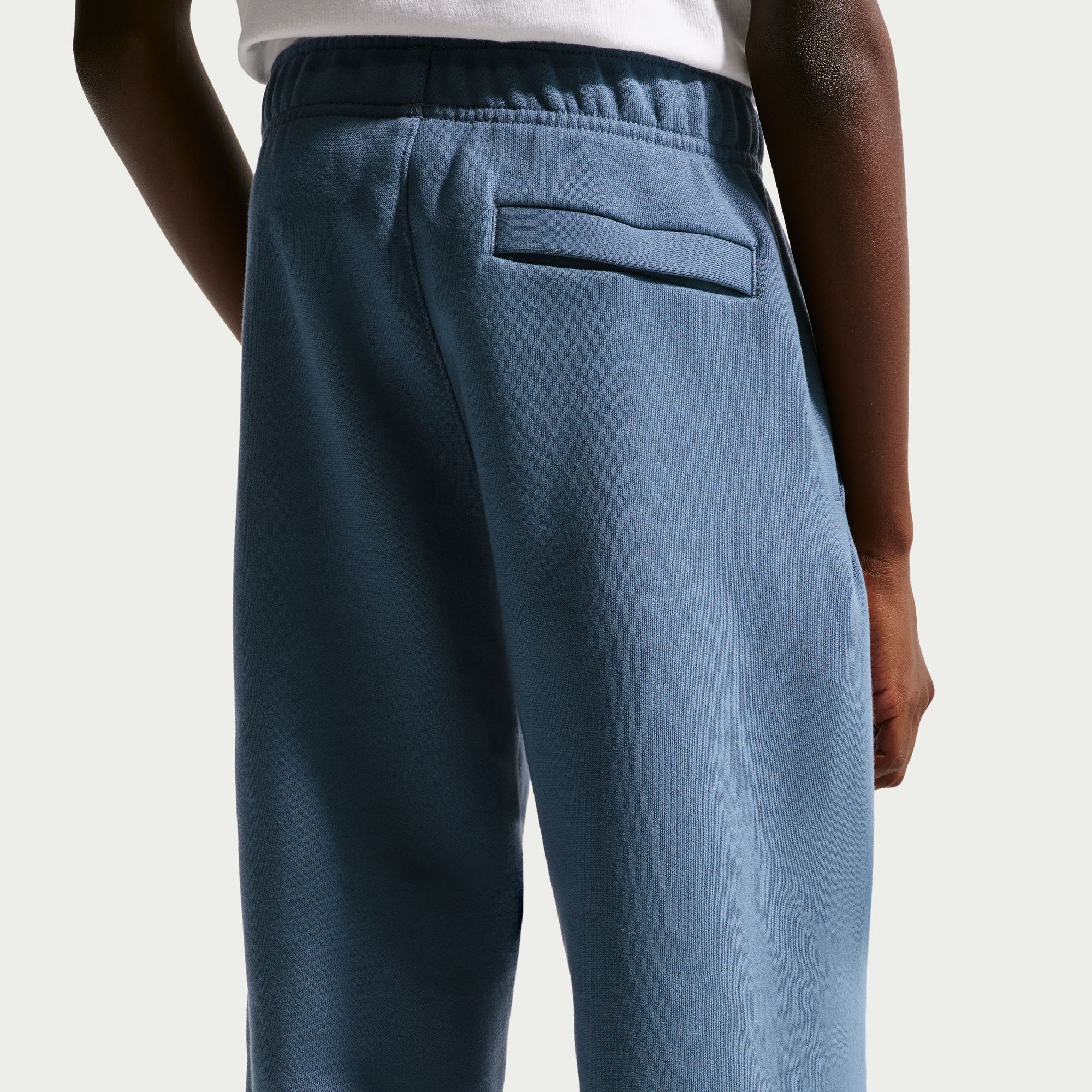 Nike Solo Swoosh image number 3