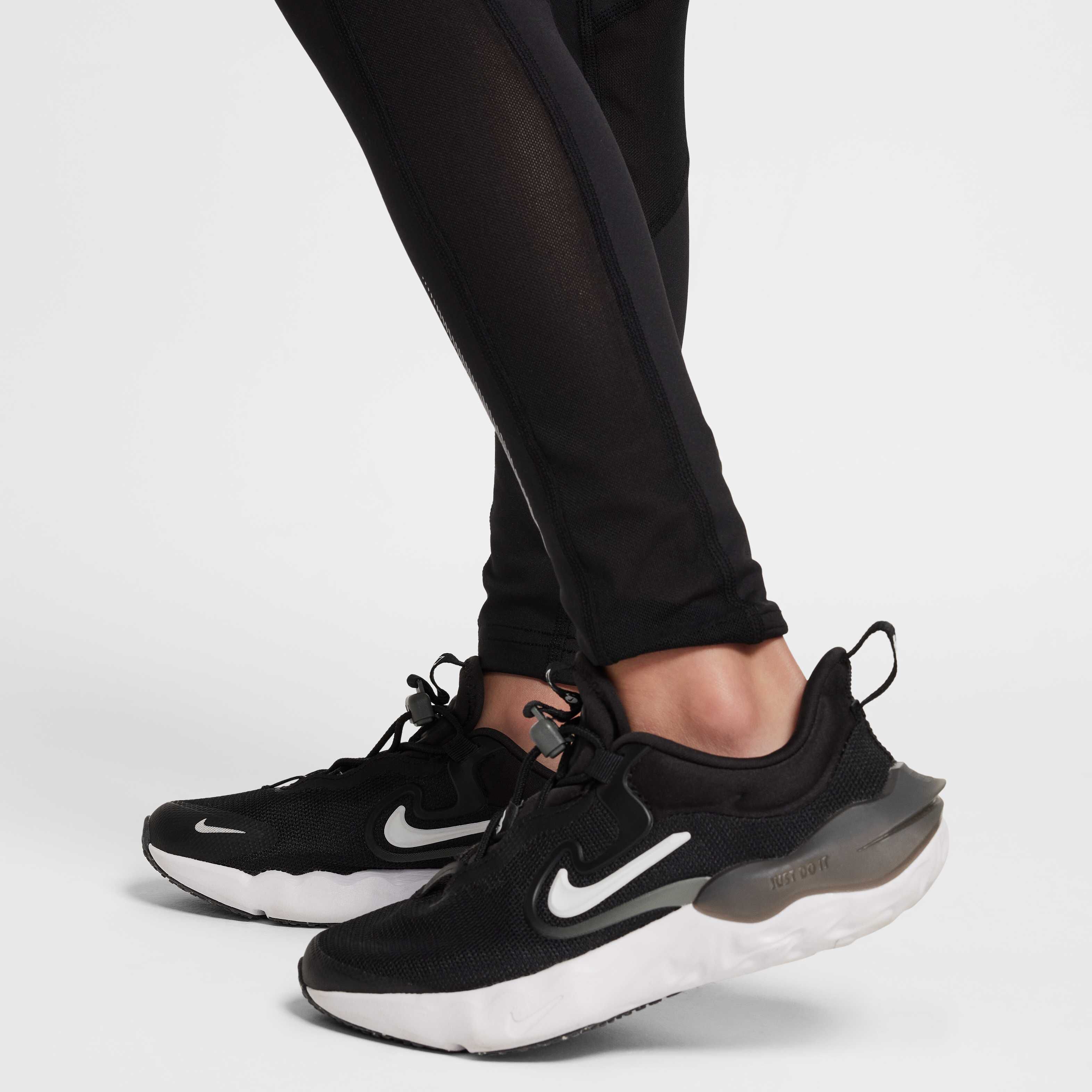 Nike Pro image number 4