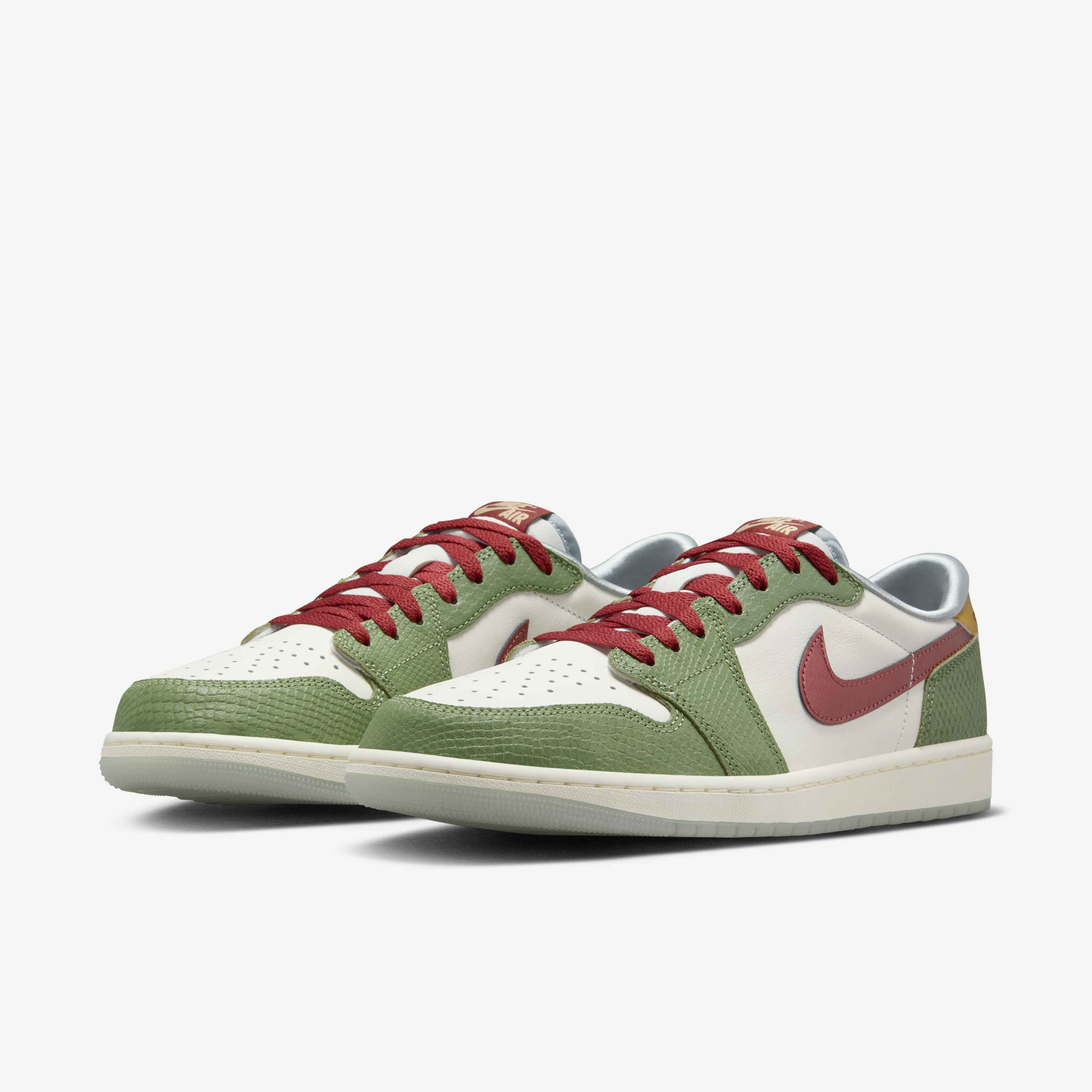 Air Jordan 1 Retro Low OG Lunar New Year image number 4
