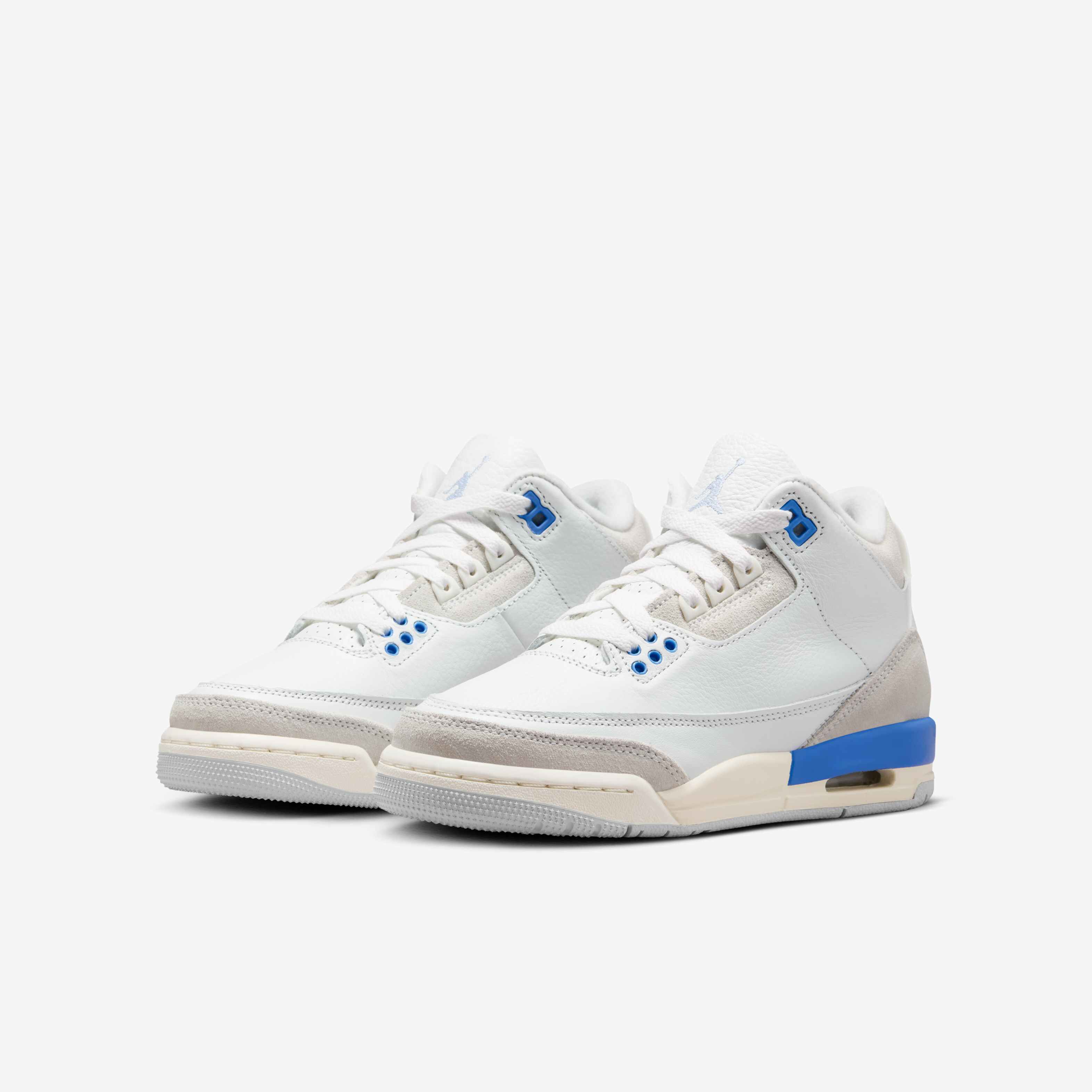 Air Jordan 3 Retro image number 4