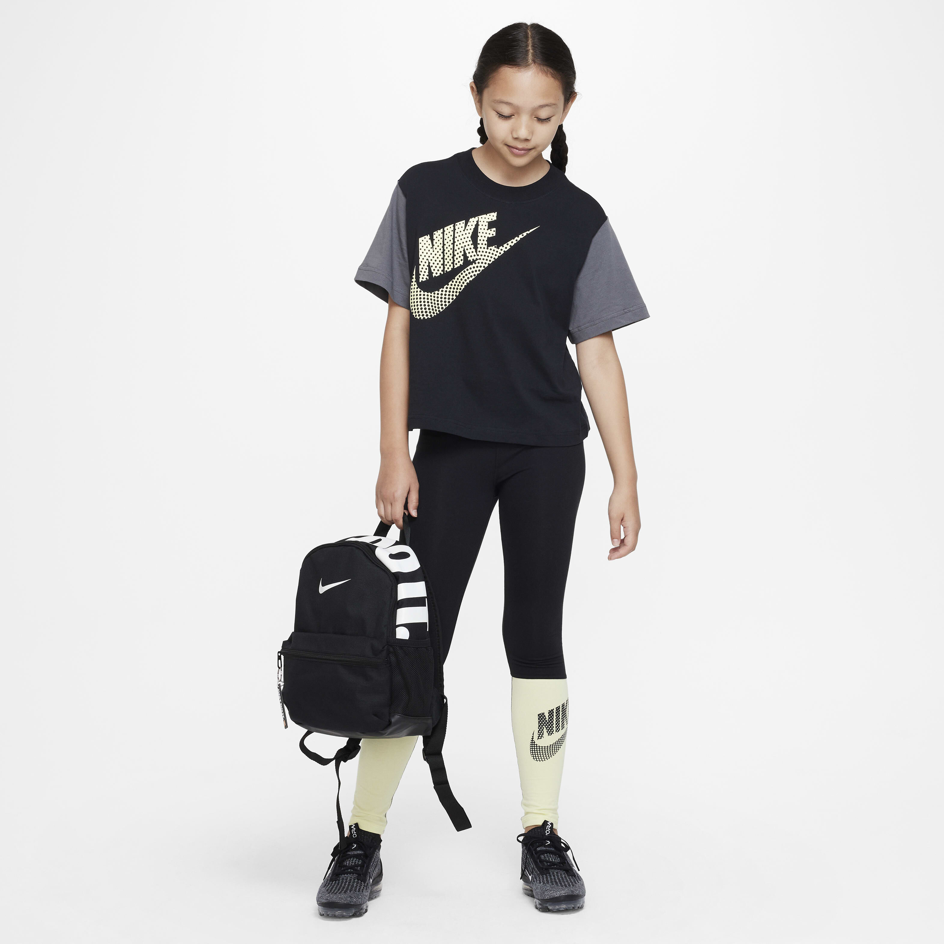 Nike Sportswear Essential image number 4