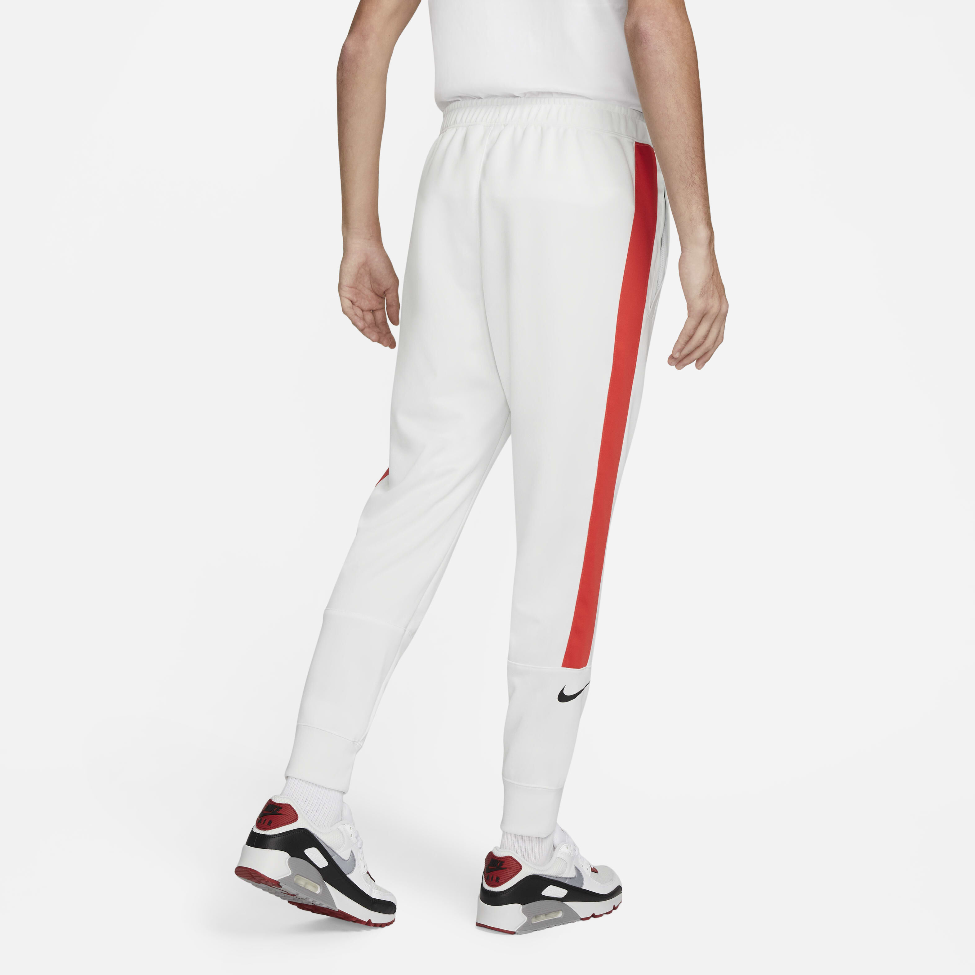 Nike joggers for men 2025
