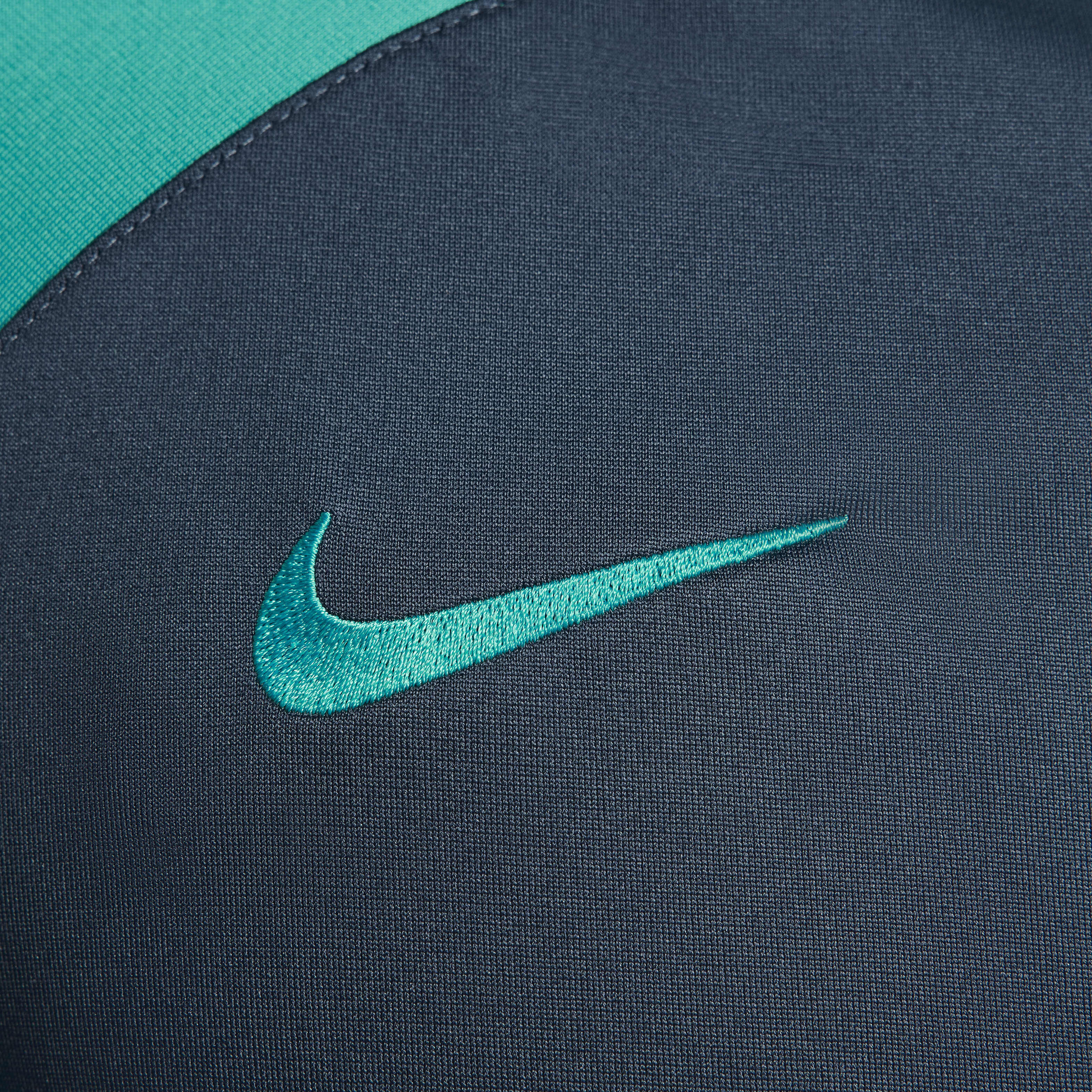 F.C. برشلونة سترايك image number 3