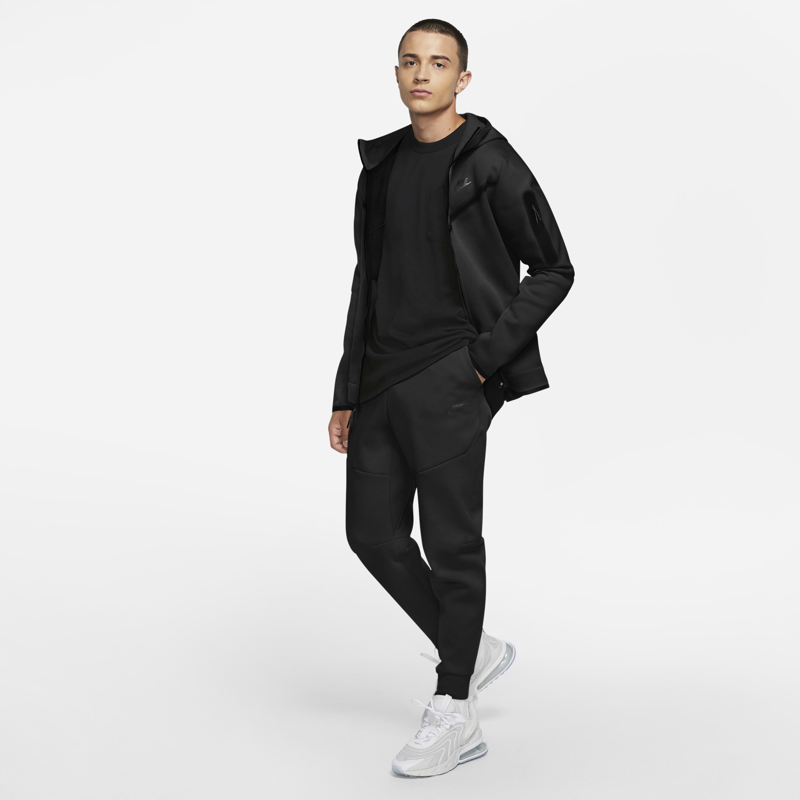Nike tech fleece joggers black small 2025