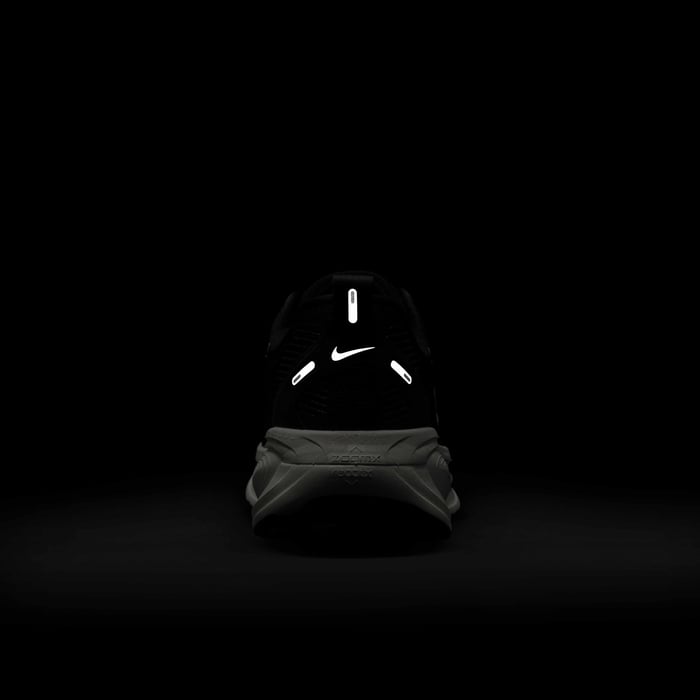 Nike Vomero 18 image number 8 Nike Vomero 18 image number 8