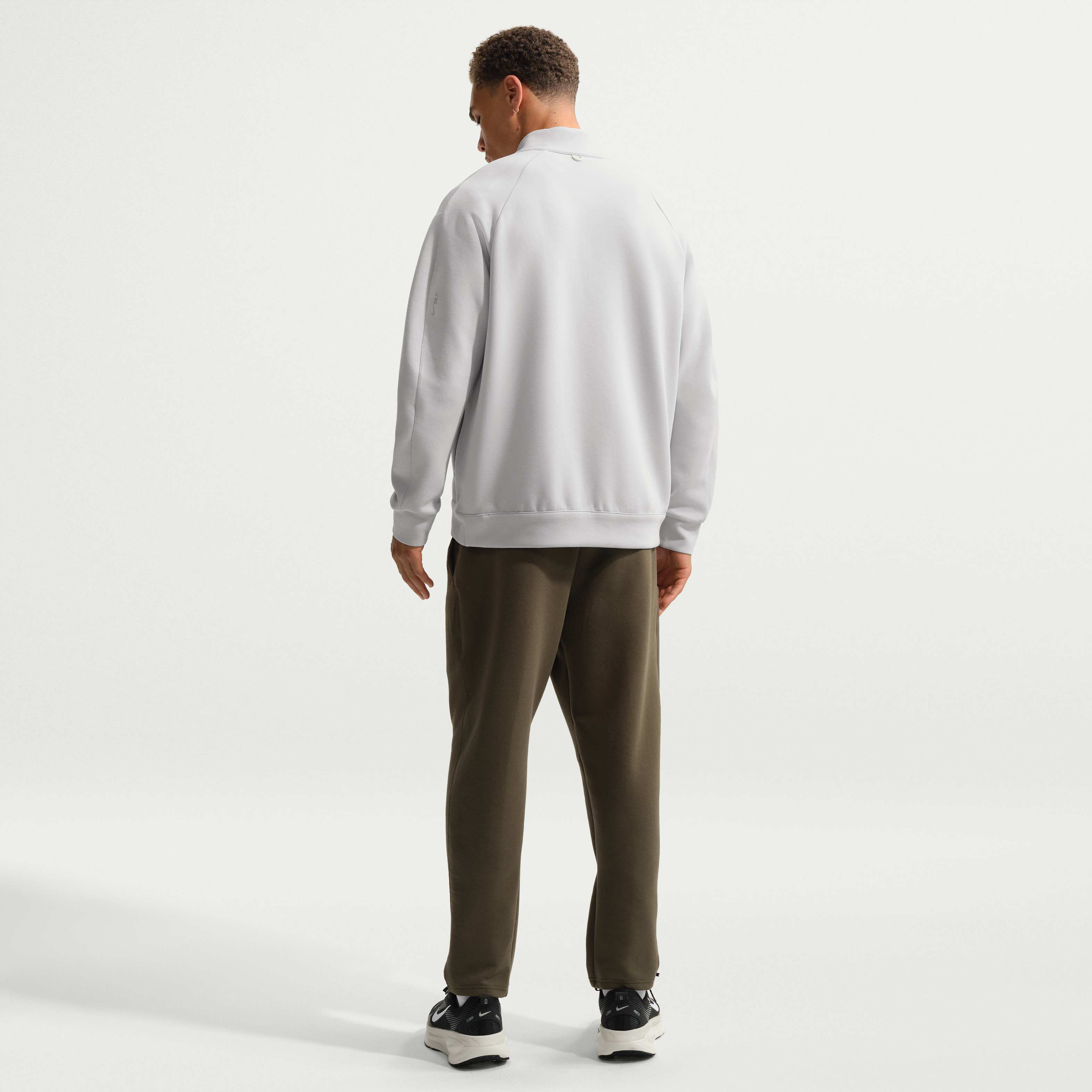 نايكي 24.7 امبوسبلي سوفت image number 4