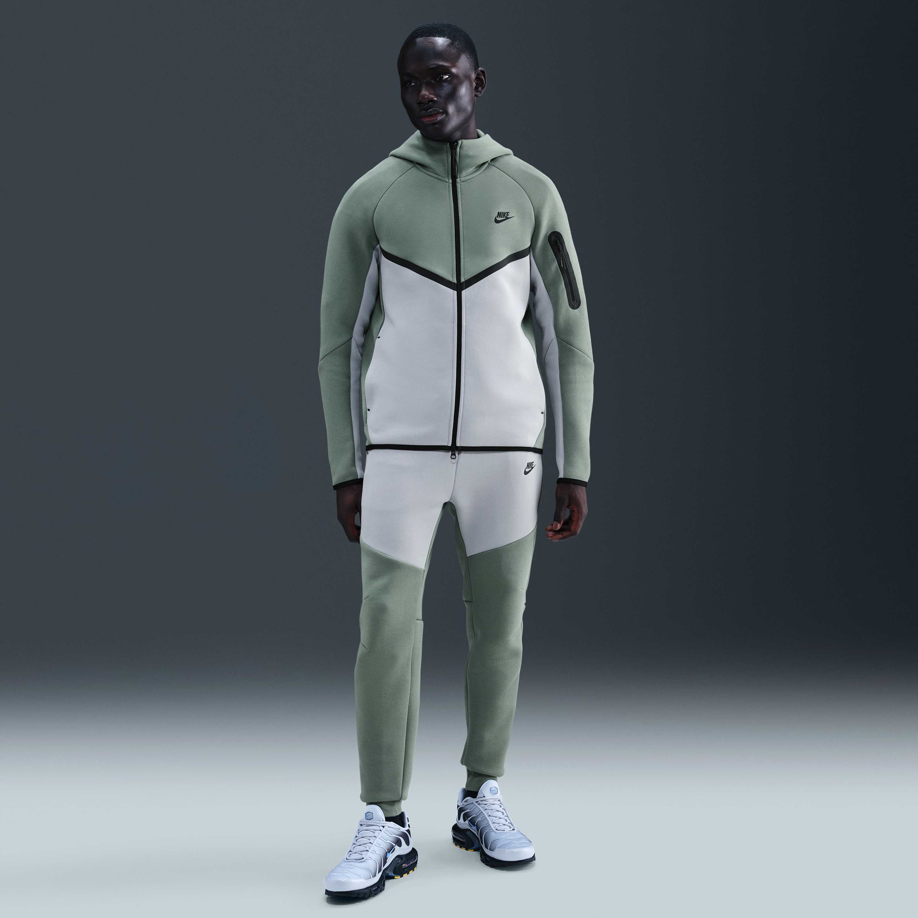 Nike Tech image number 0
