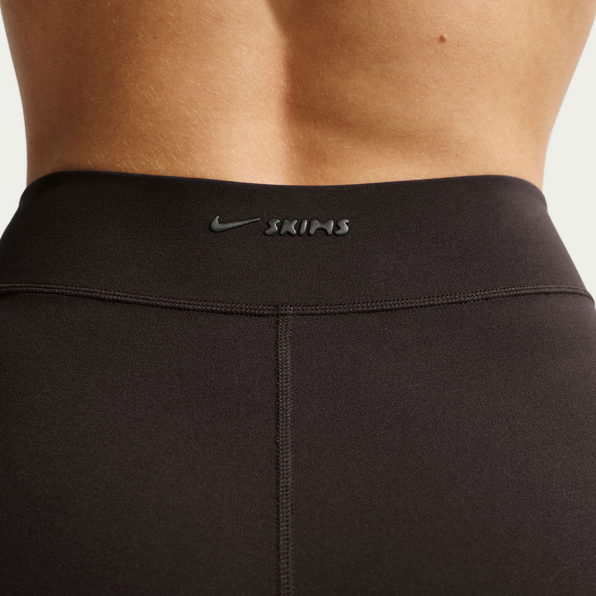 NikeSKIMS Studio Stretch image number 6