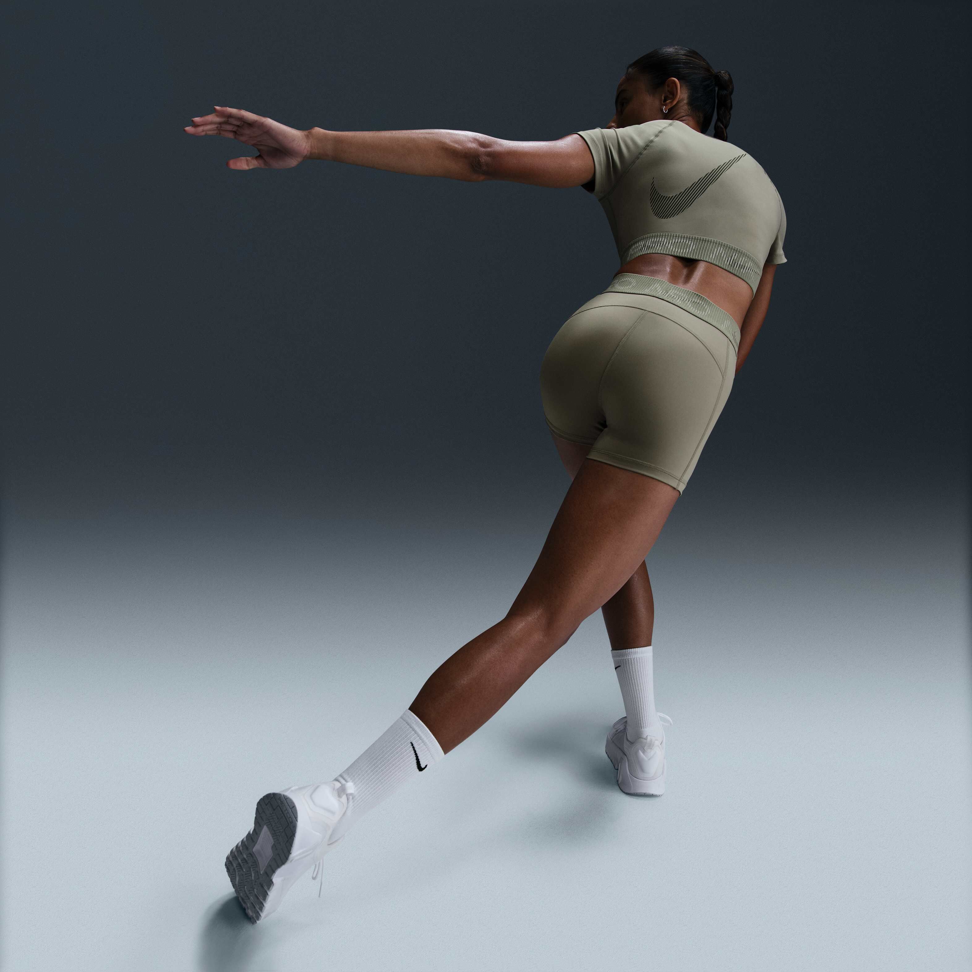 Nike Pro image number 2