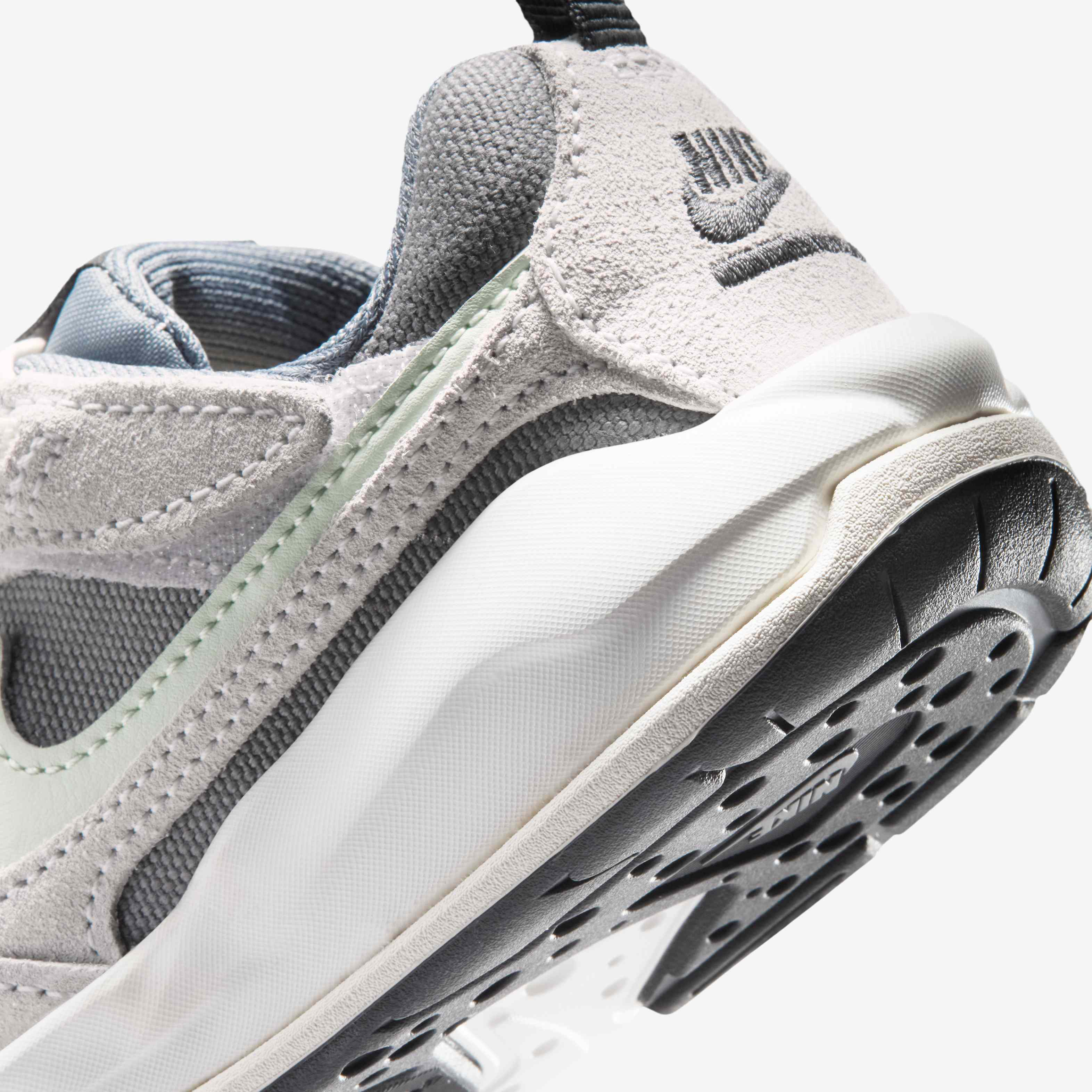 Jordan CMFT Era image number 7