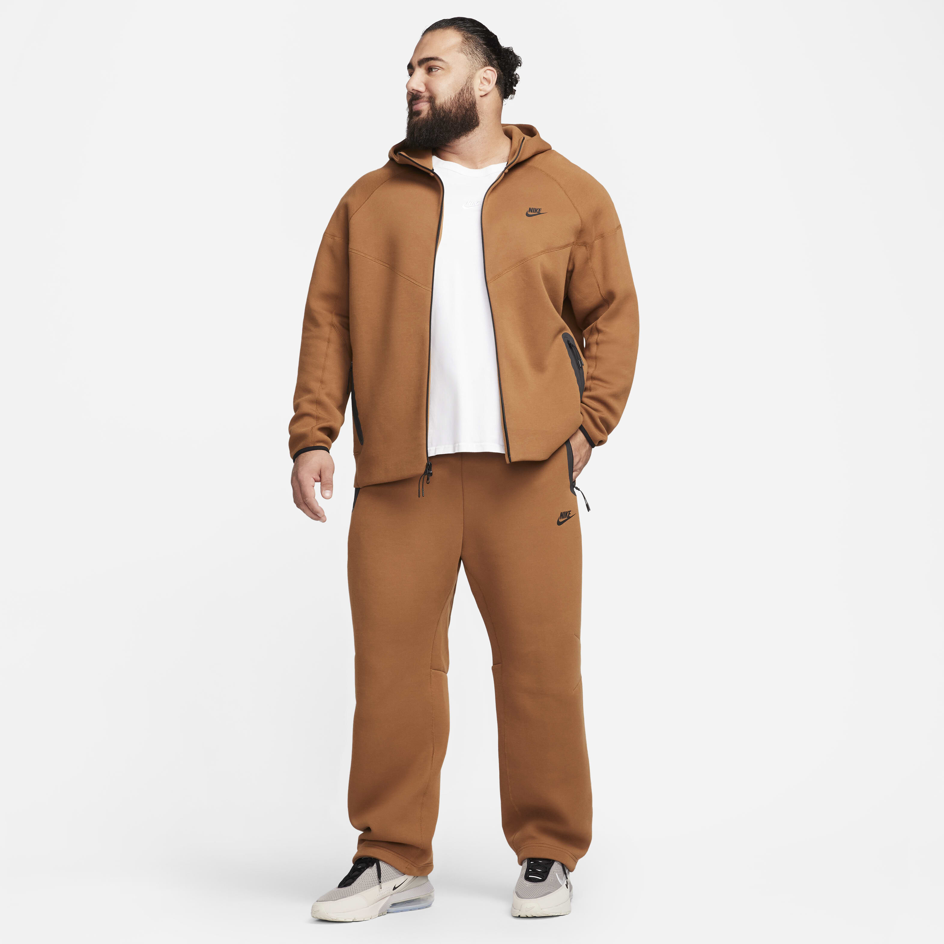 Nike tracksuit with pockets outlet