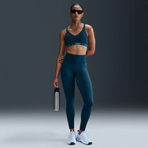 Nike Universa