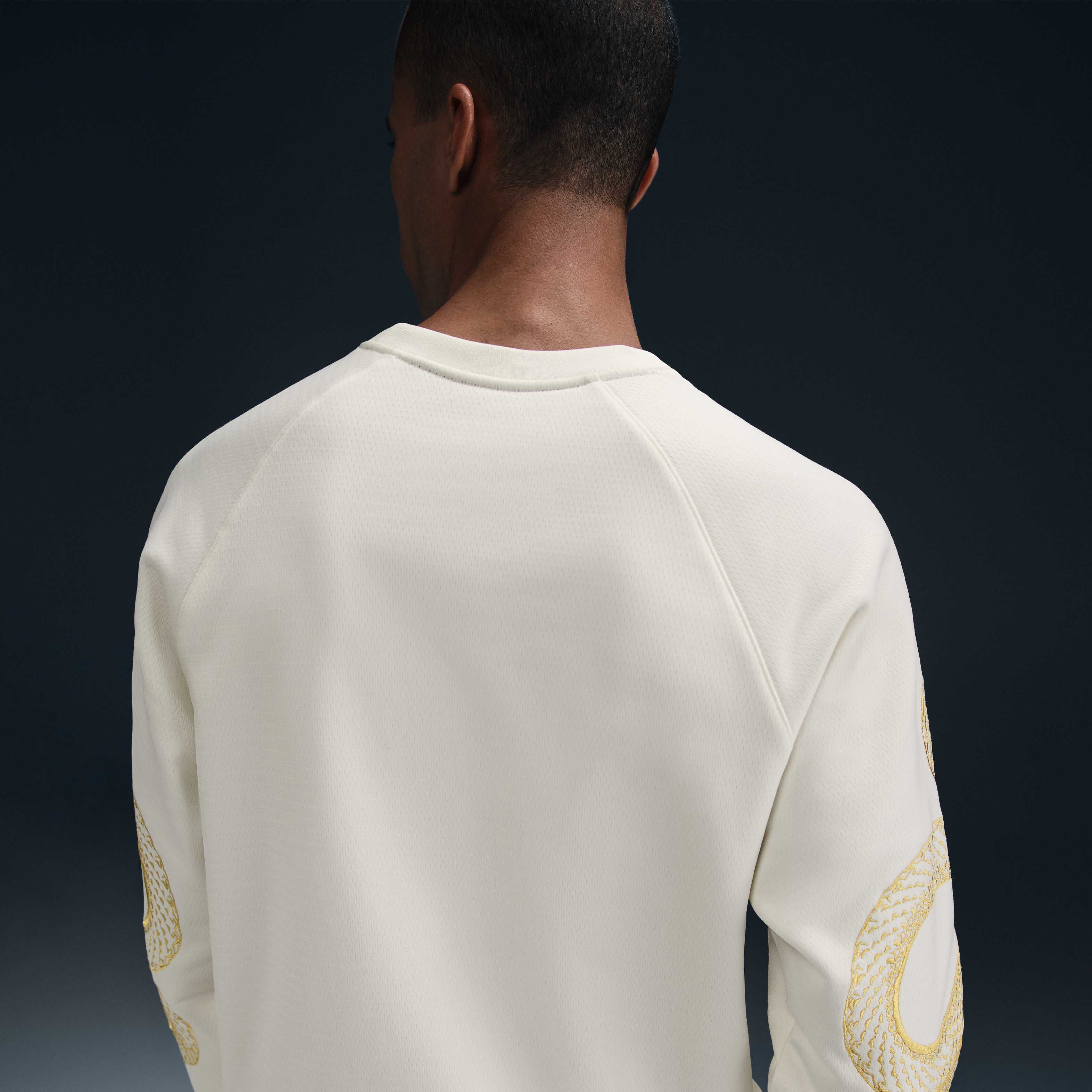 Buy Kobe Therma-FIT Basketball Crew - Sail/Black | Nike UAE