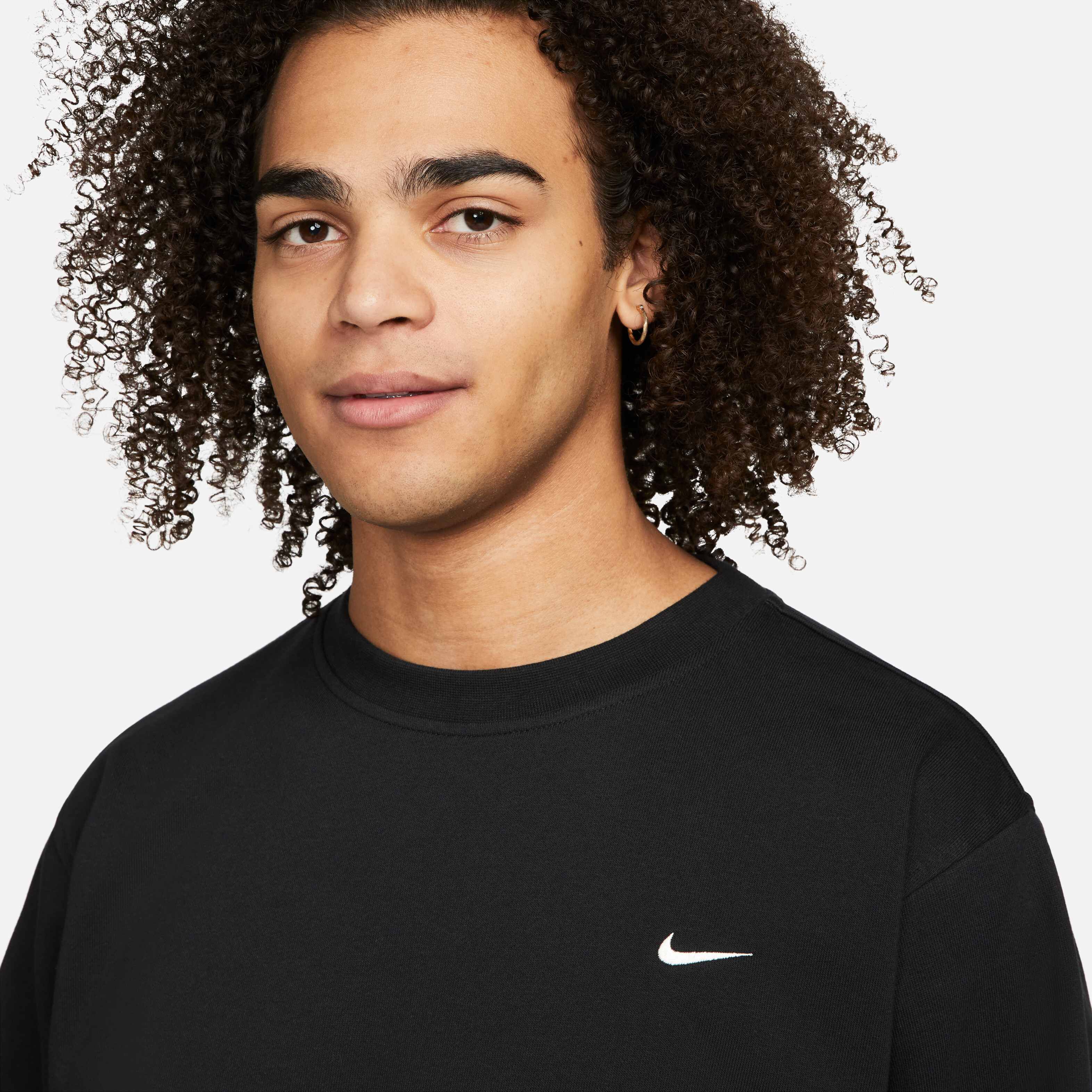 Nike Standard Issue image number 2