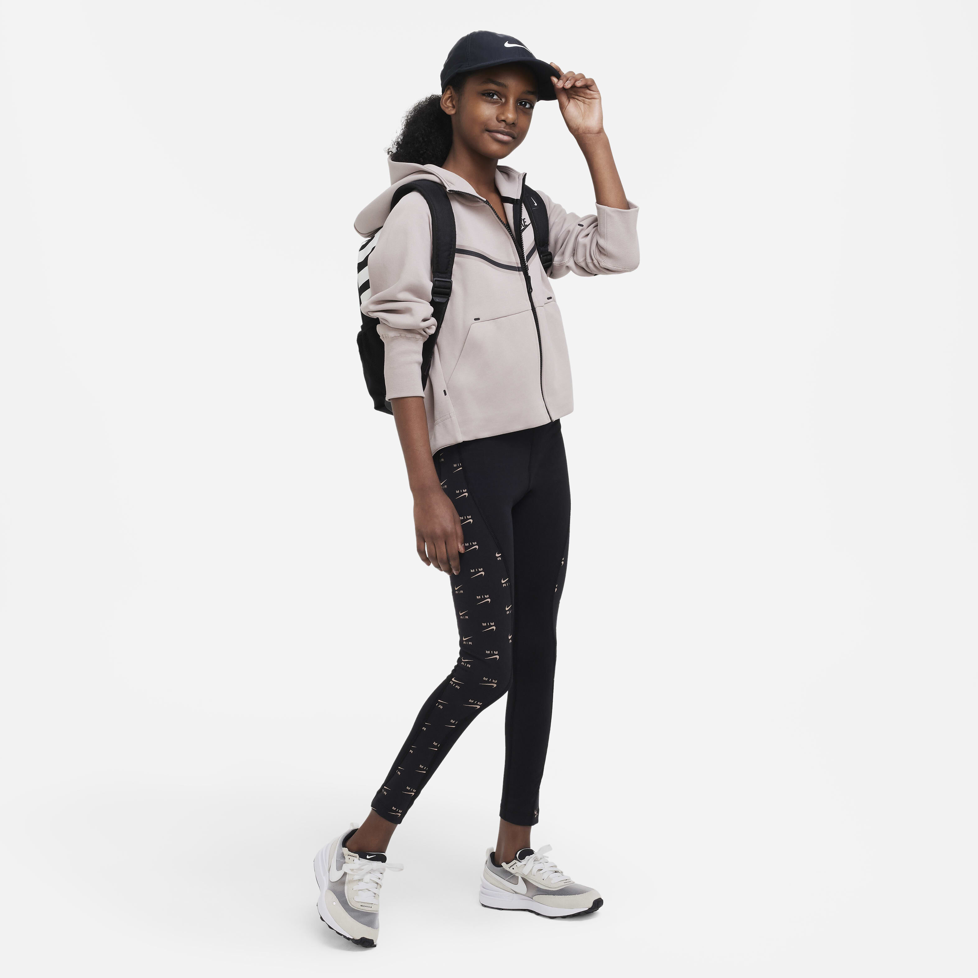 Nike Air Essential image number 4