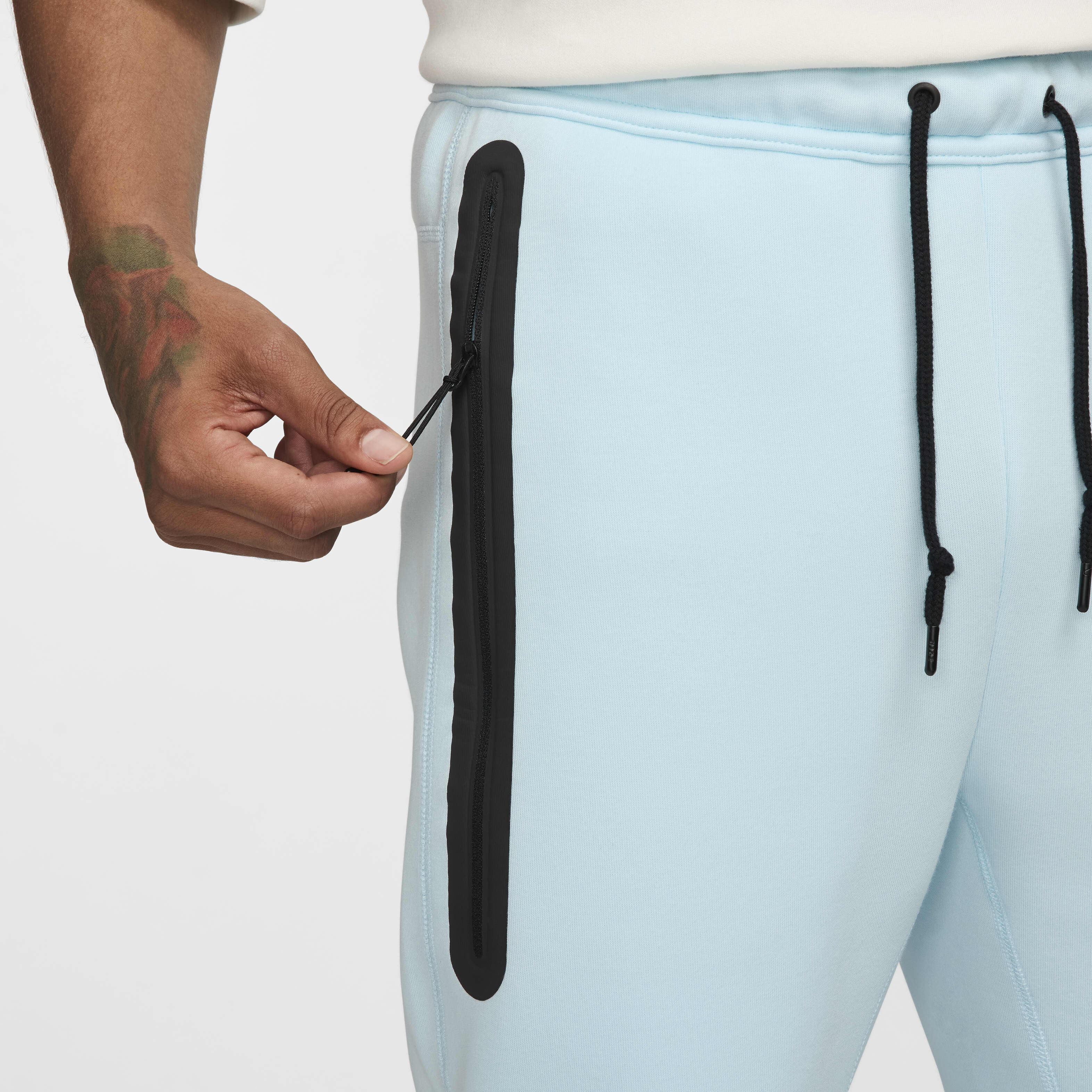 Nike Sportswear Tech Fleece image number 4