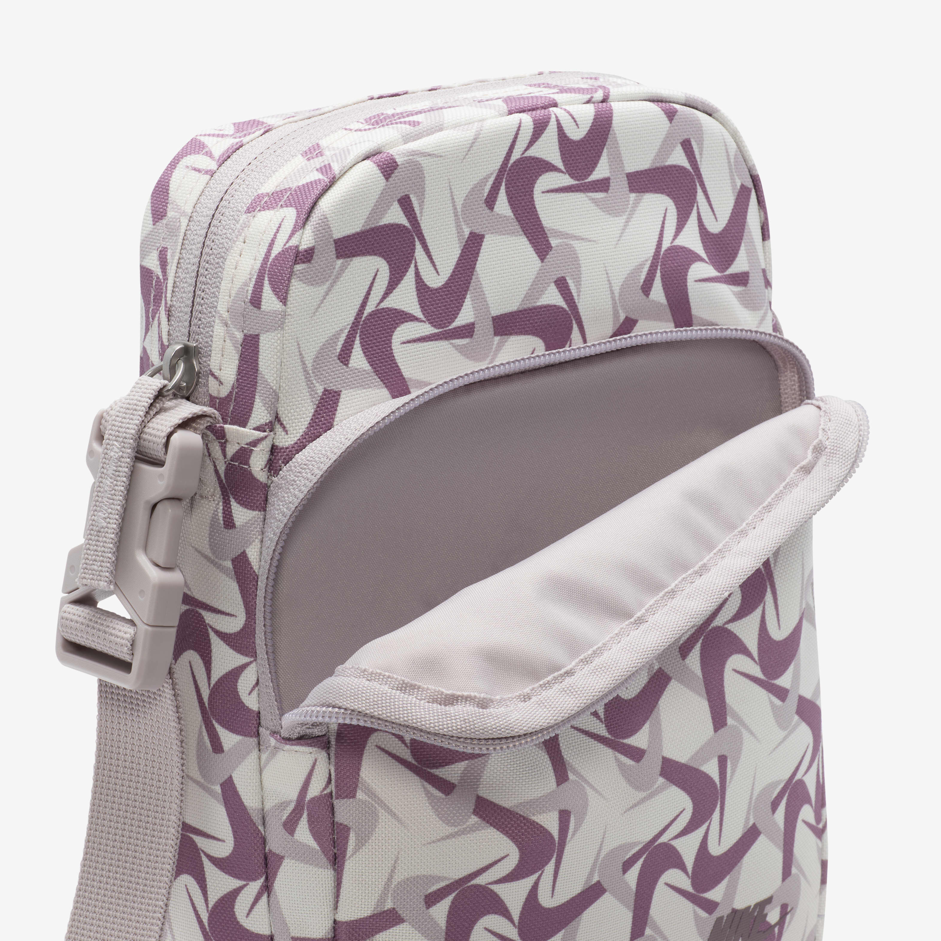 نايكي هيرتج image number 5