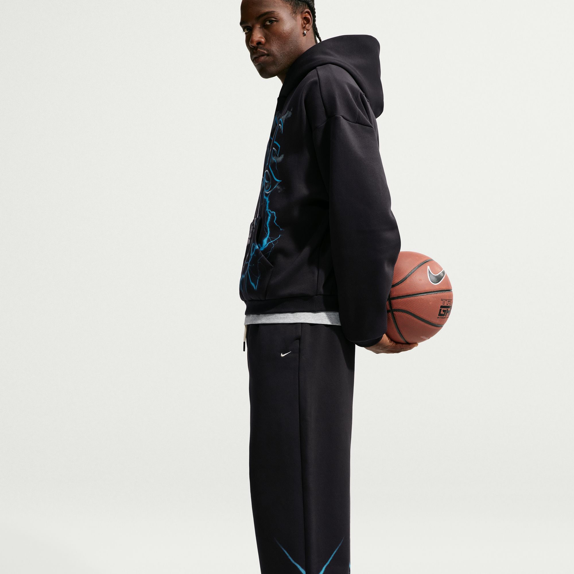 Nike Standard Issue image number 2
