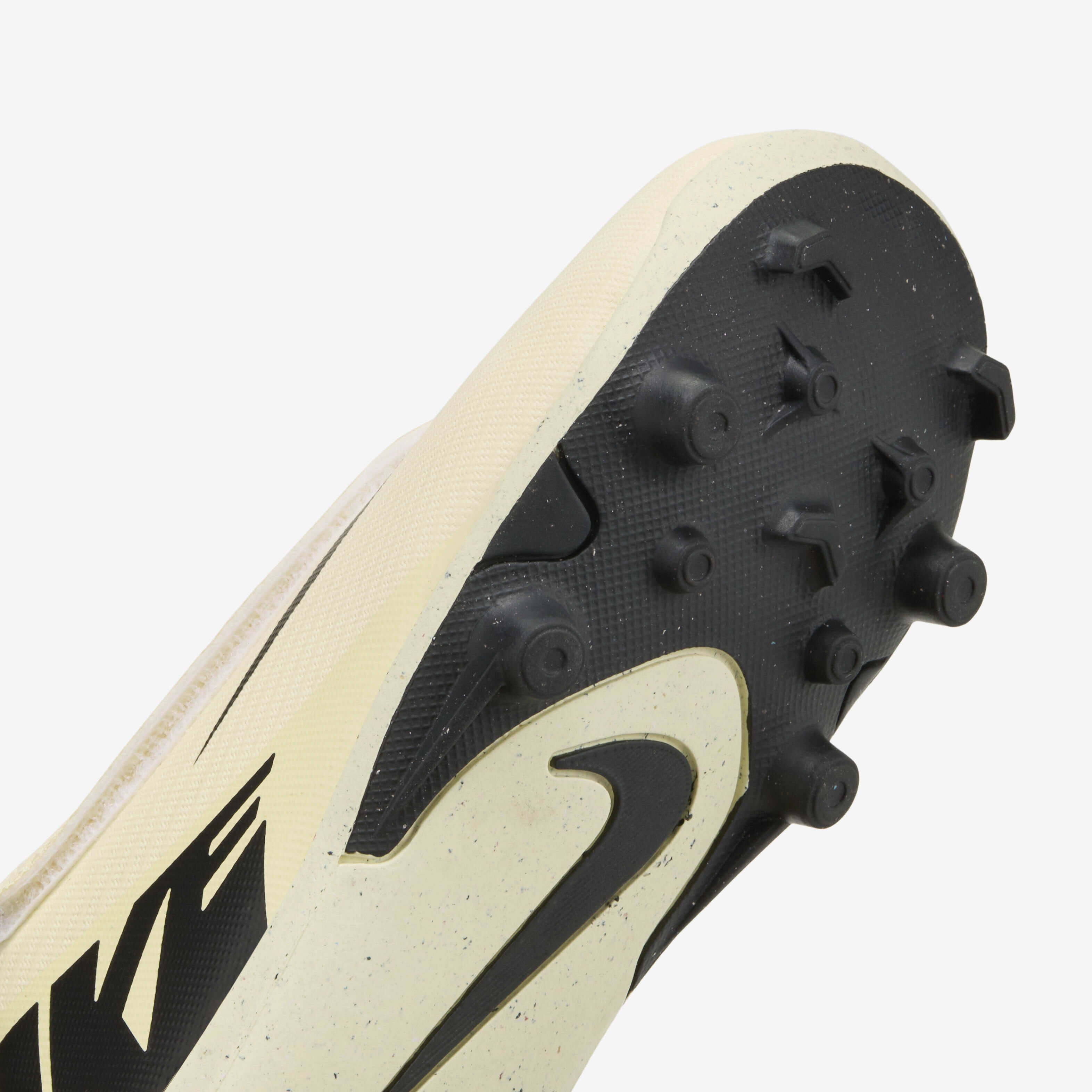 نايكي جونيور ميركيوريال فيبور 15 كلوب image number 6