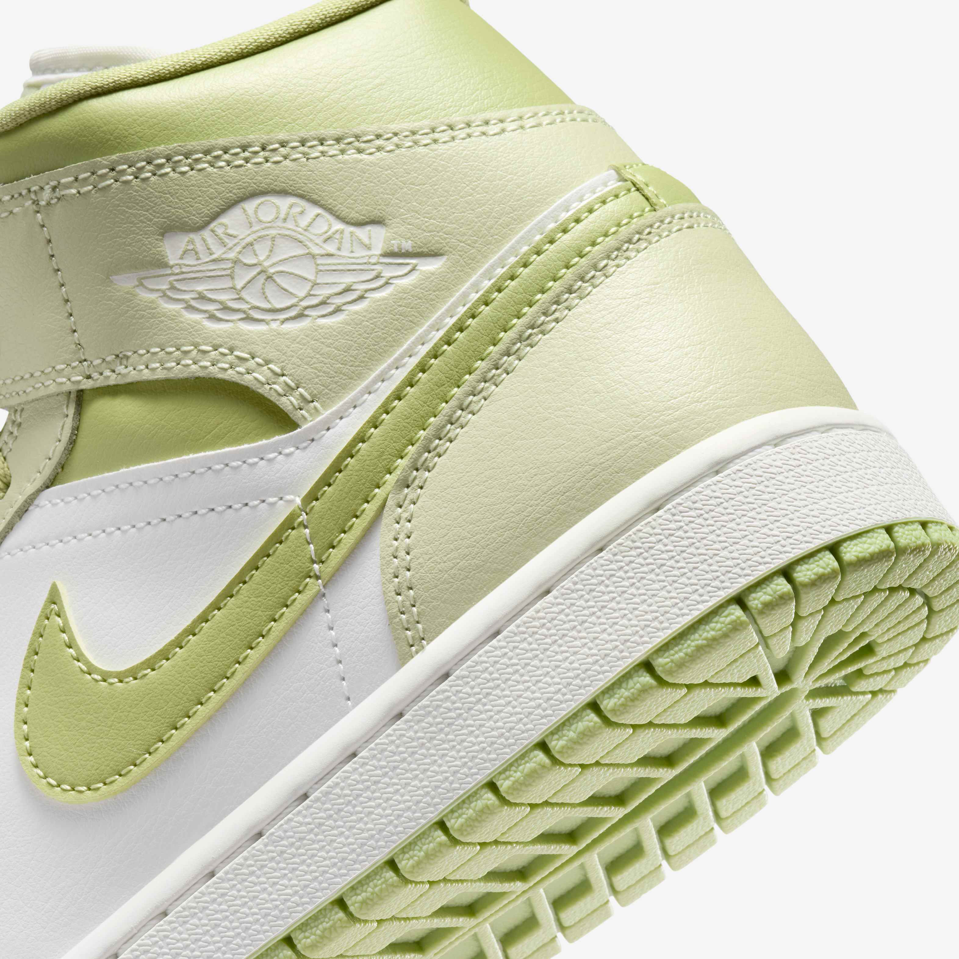 Air Jordan 1 Mid image number 7