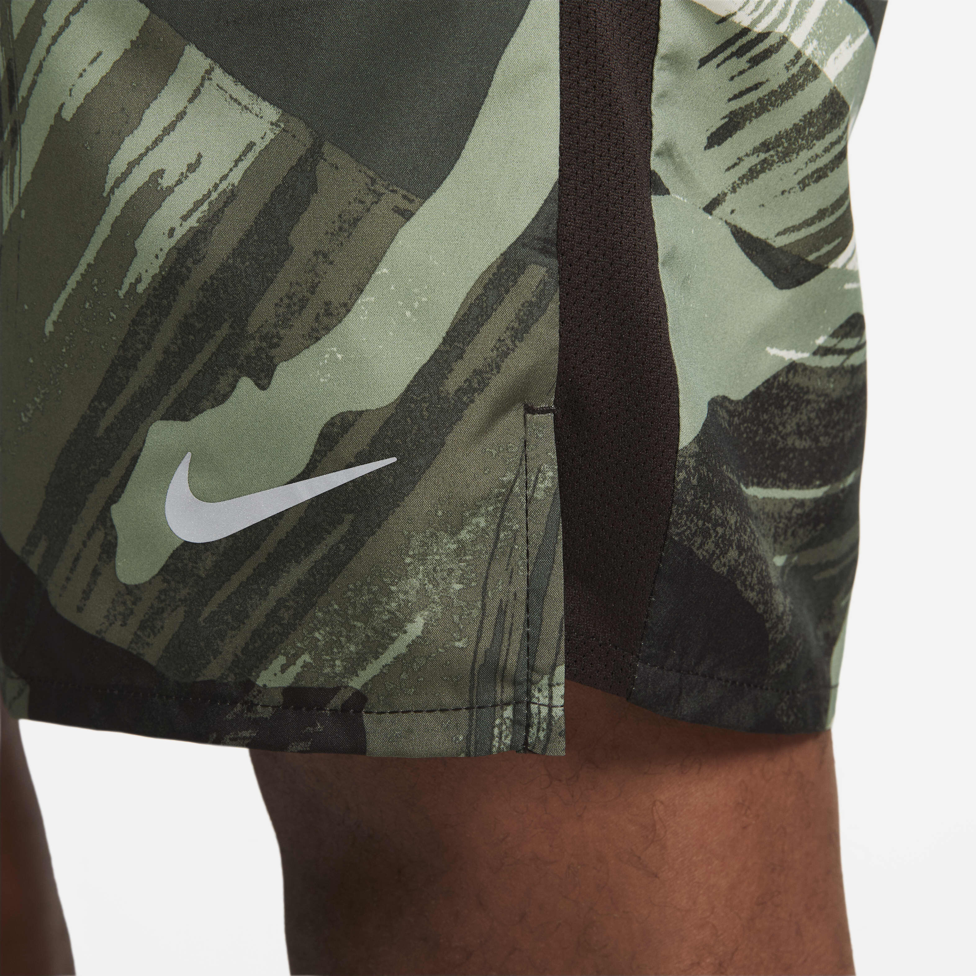 Nike Dri-FIT Challenger image number 4