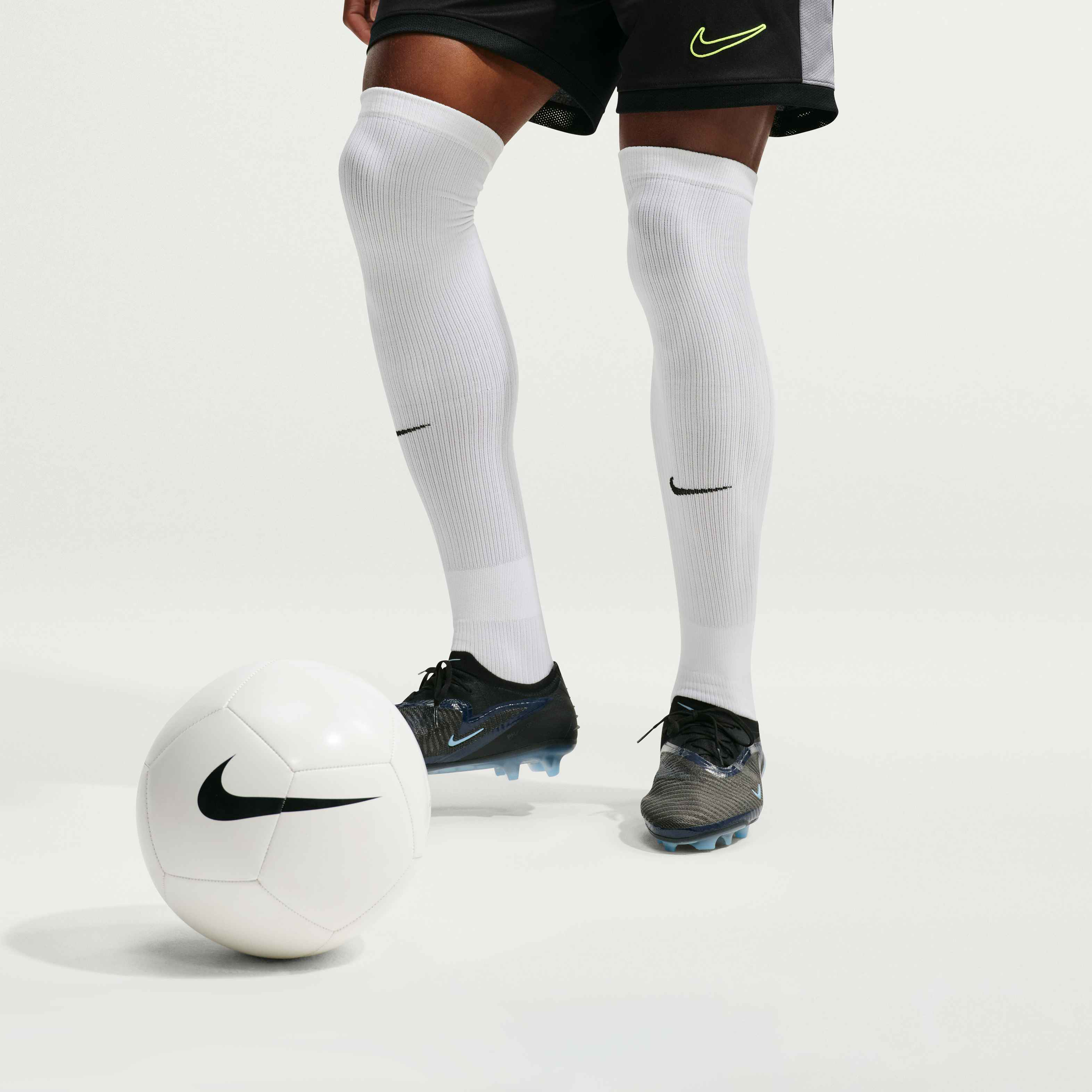 Nike Dri-FIT Strike image number 3