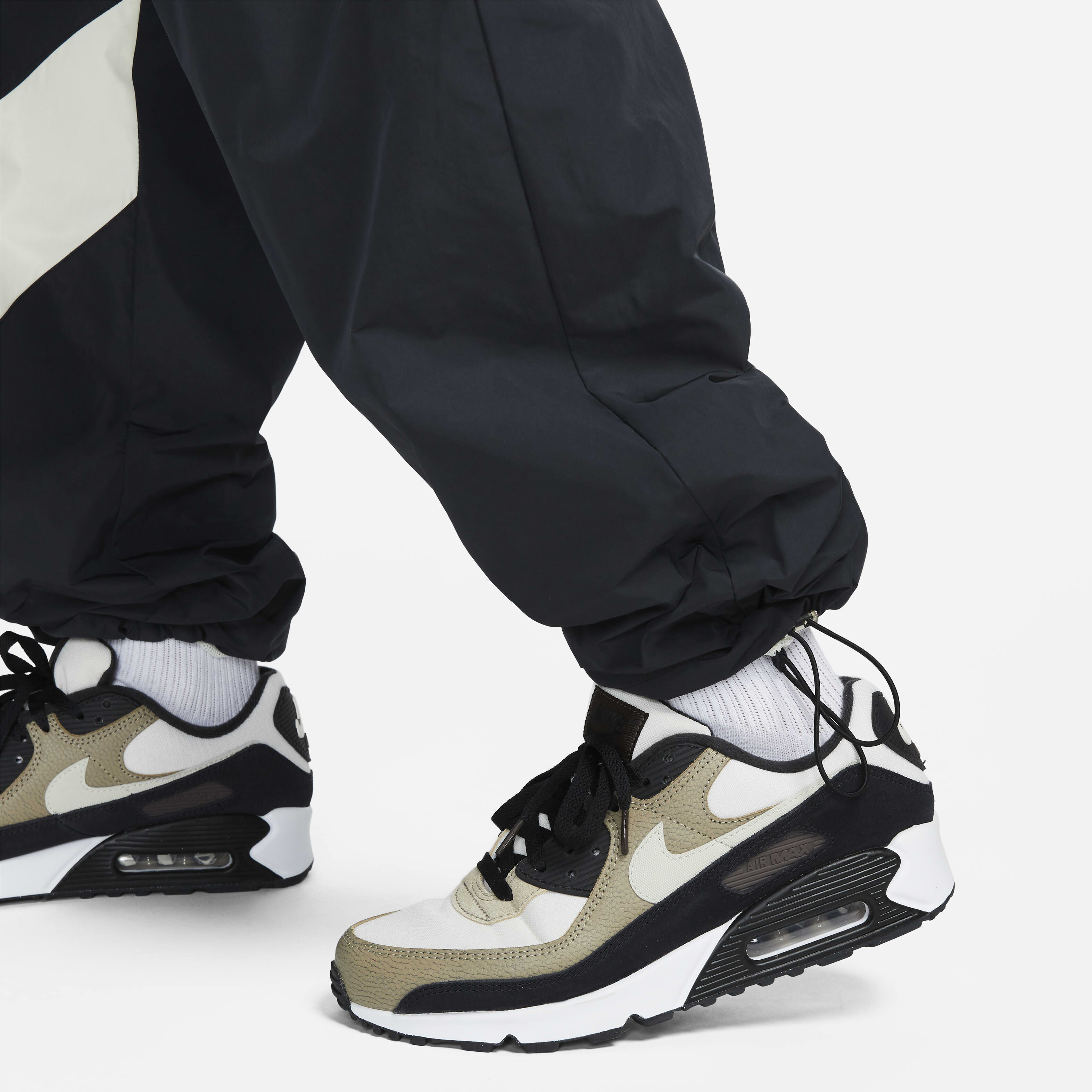 نايكي سووش image number 3