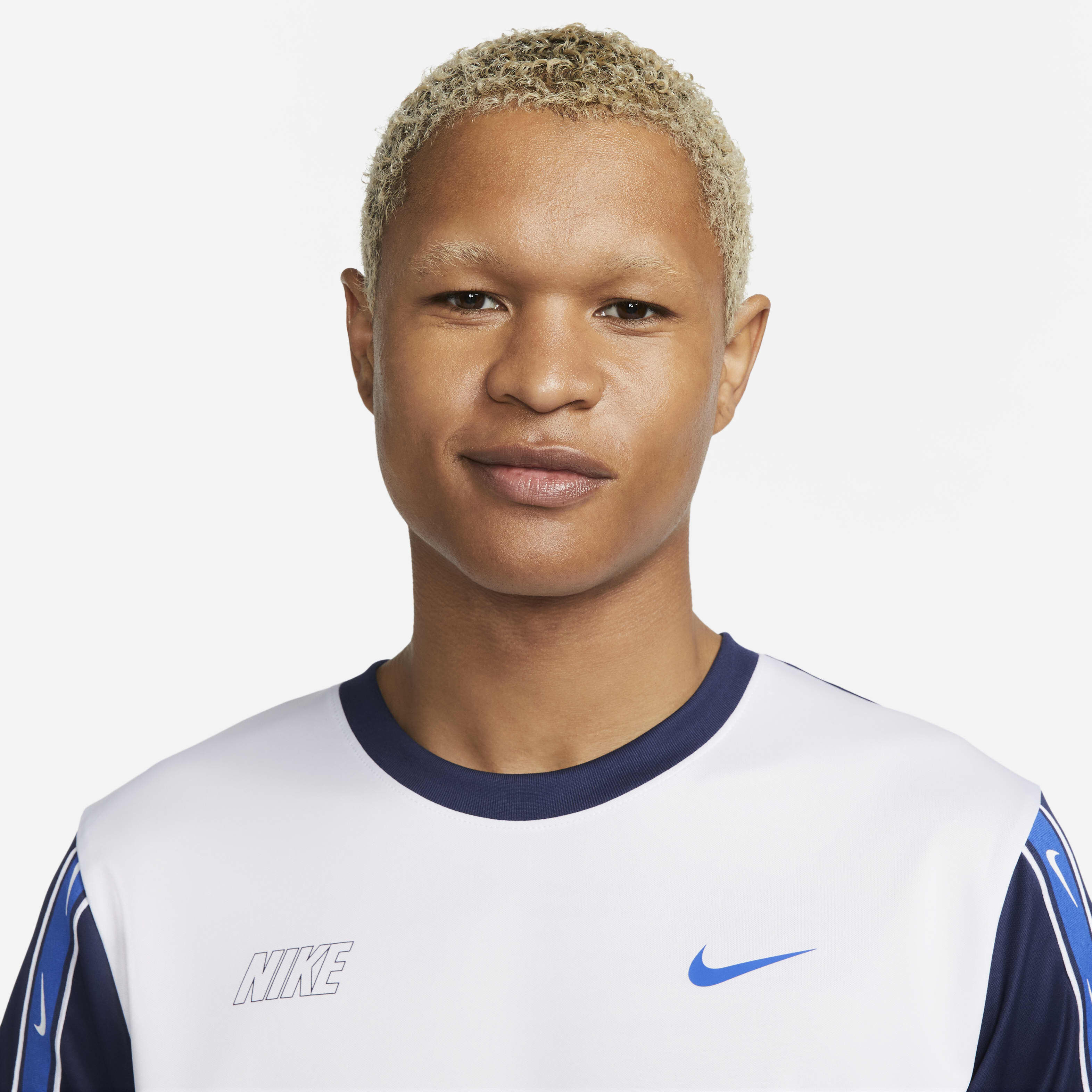 Nike Sportswear Repeat image number 2