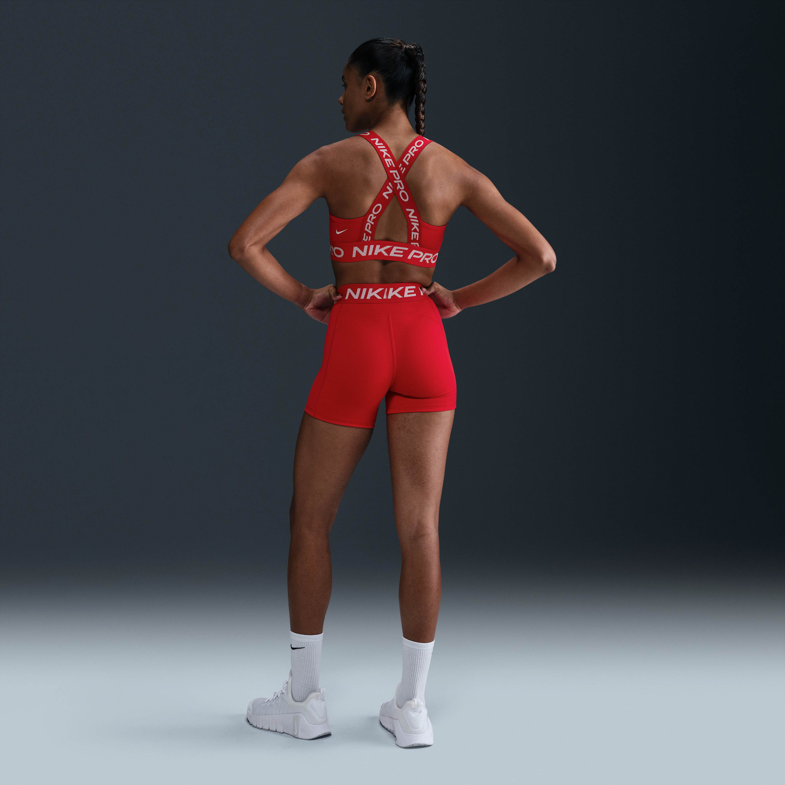 Nike Pro image number 4