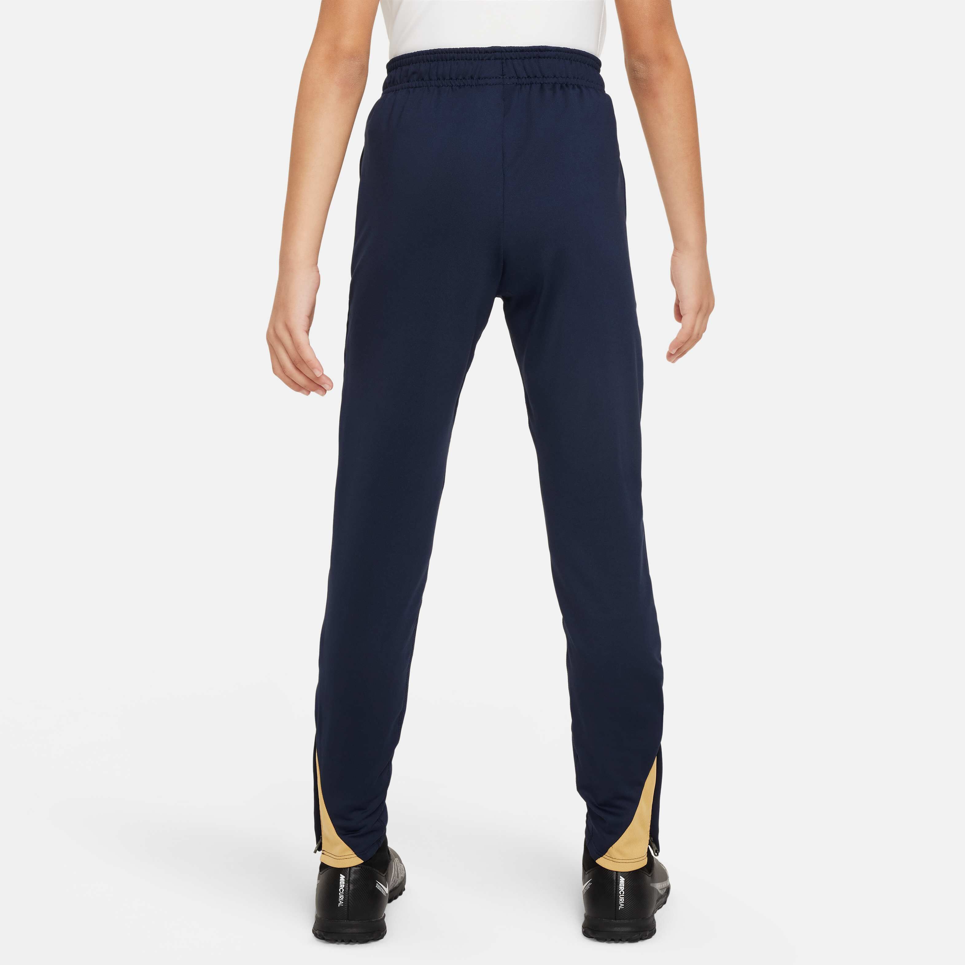 F.C. Barcelona Strike image number 1