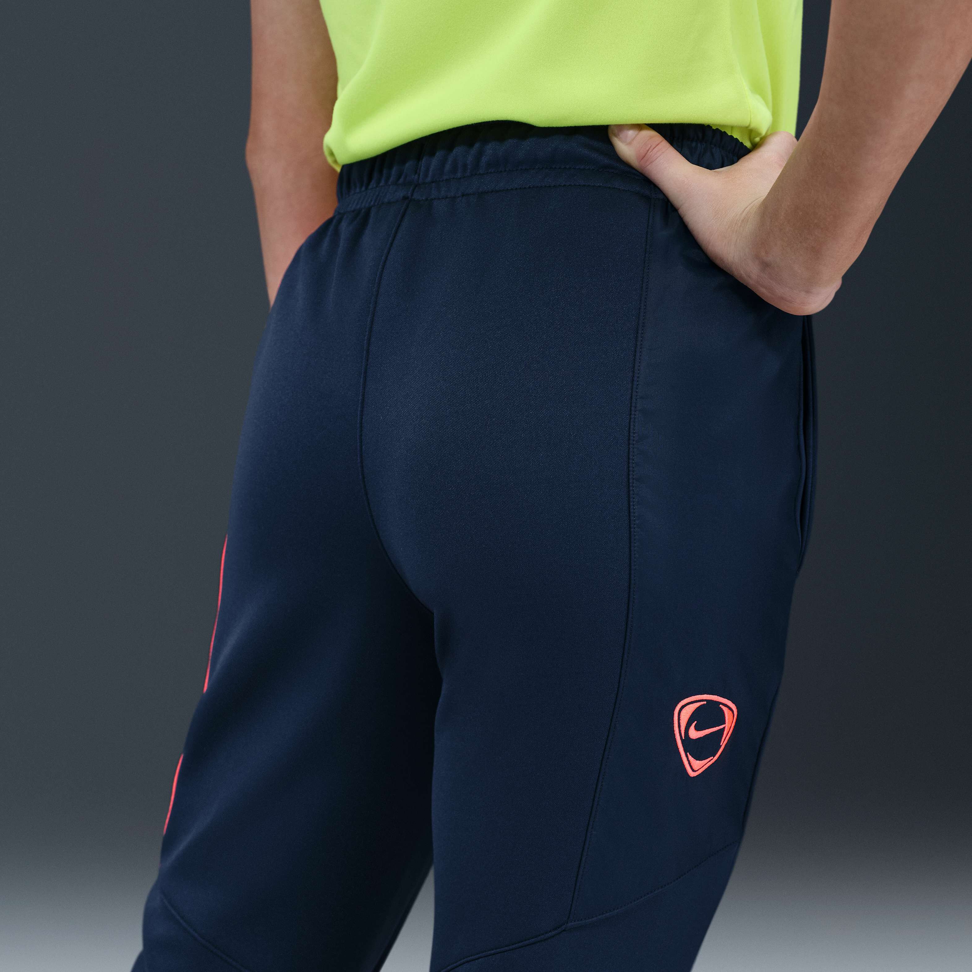 برشلونة البديل image number 4