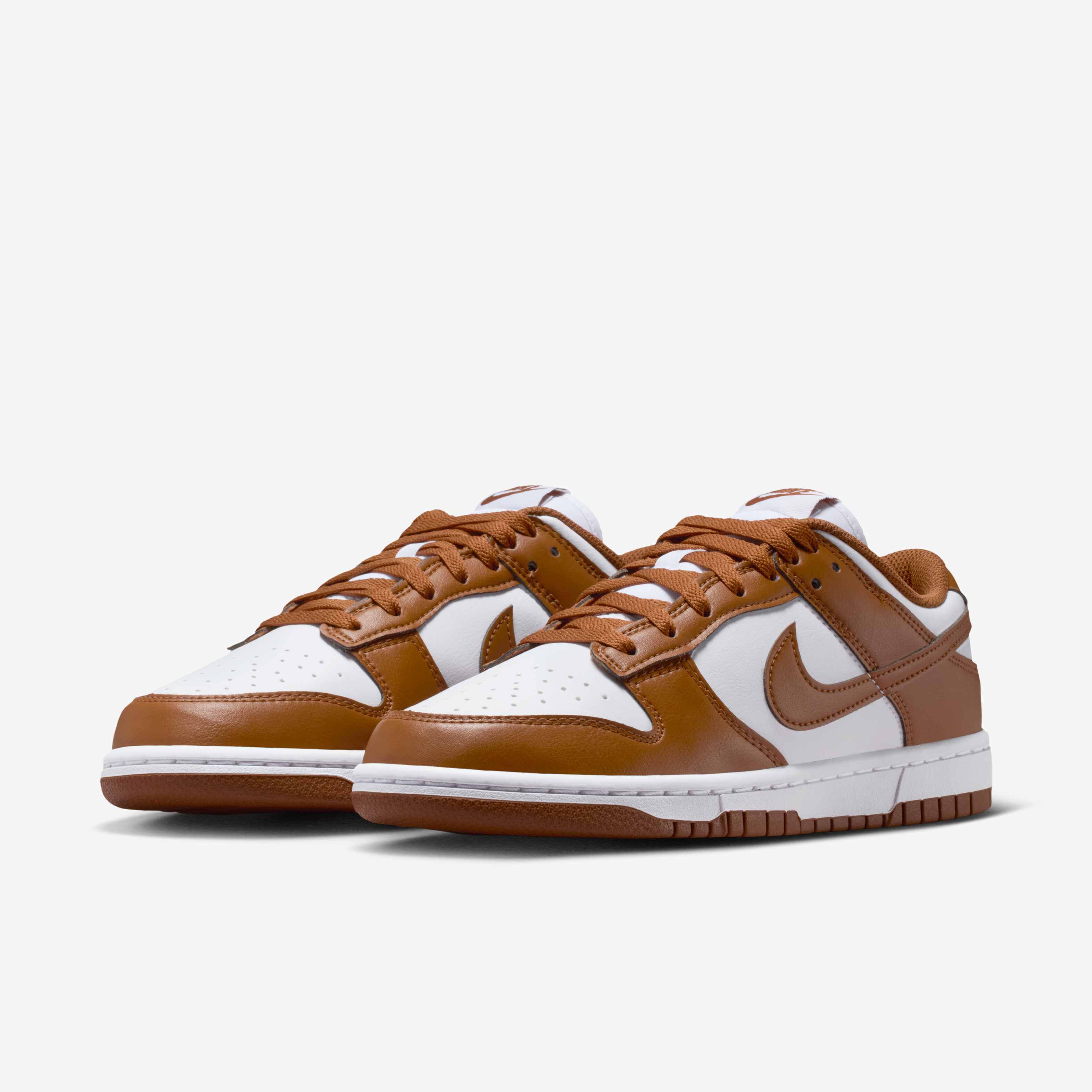 Nike Dunk Low image number 4
