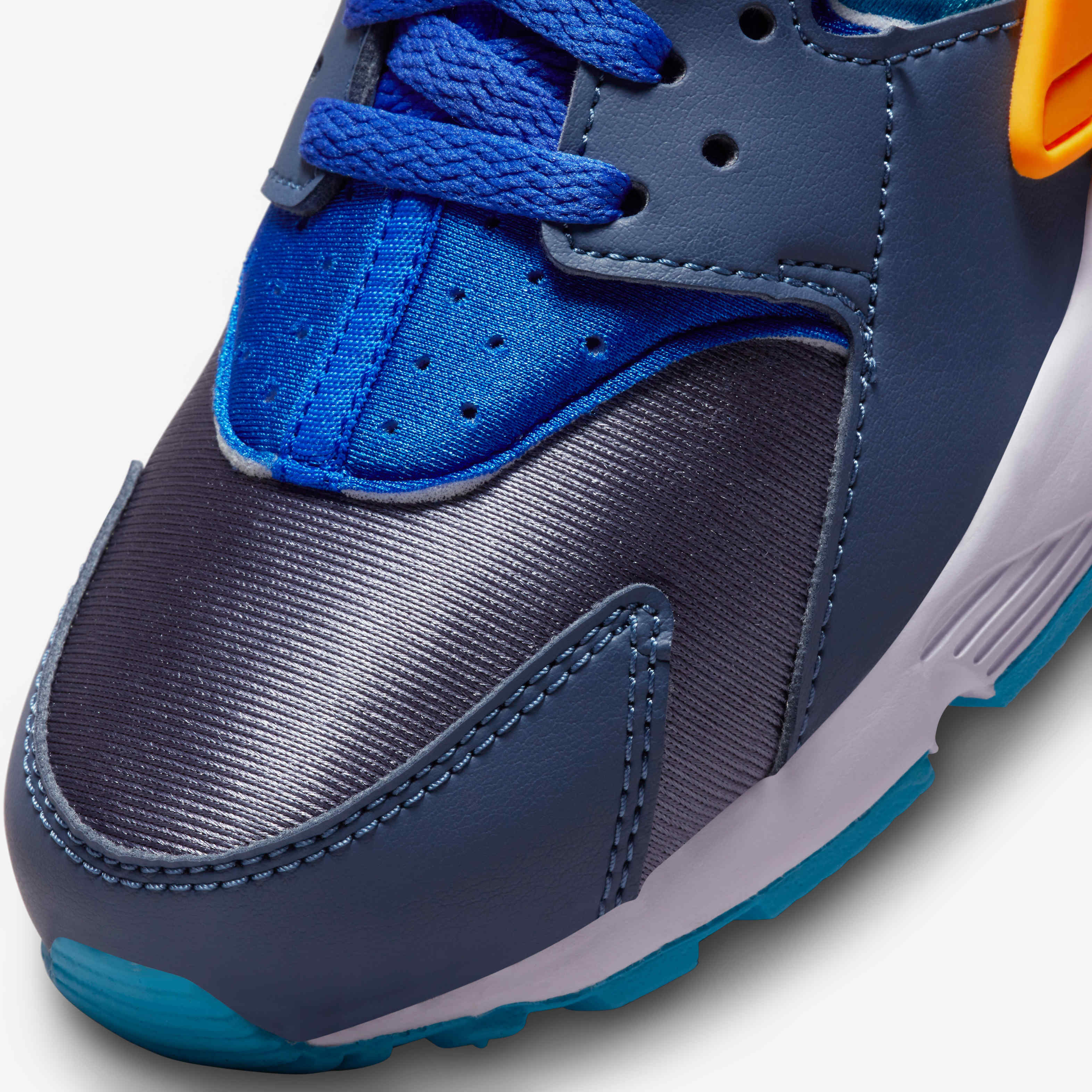 Nike Huarache Run image number 6