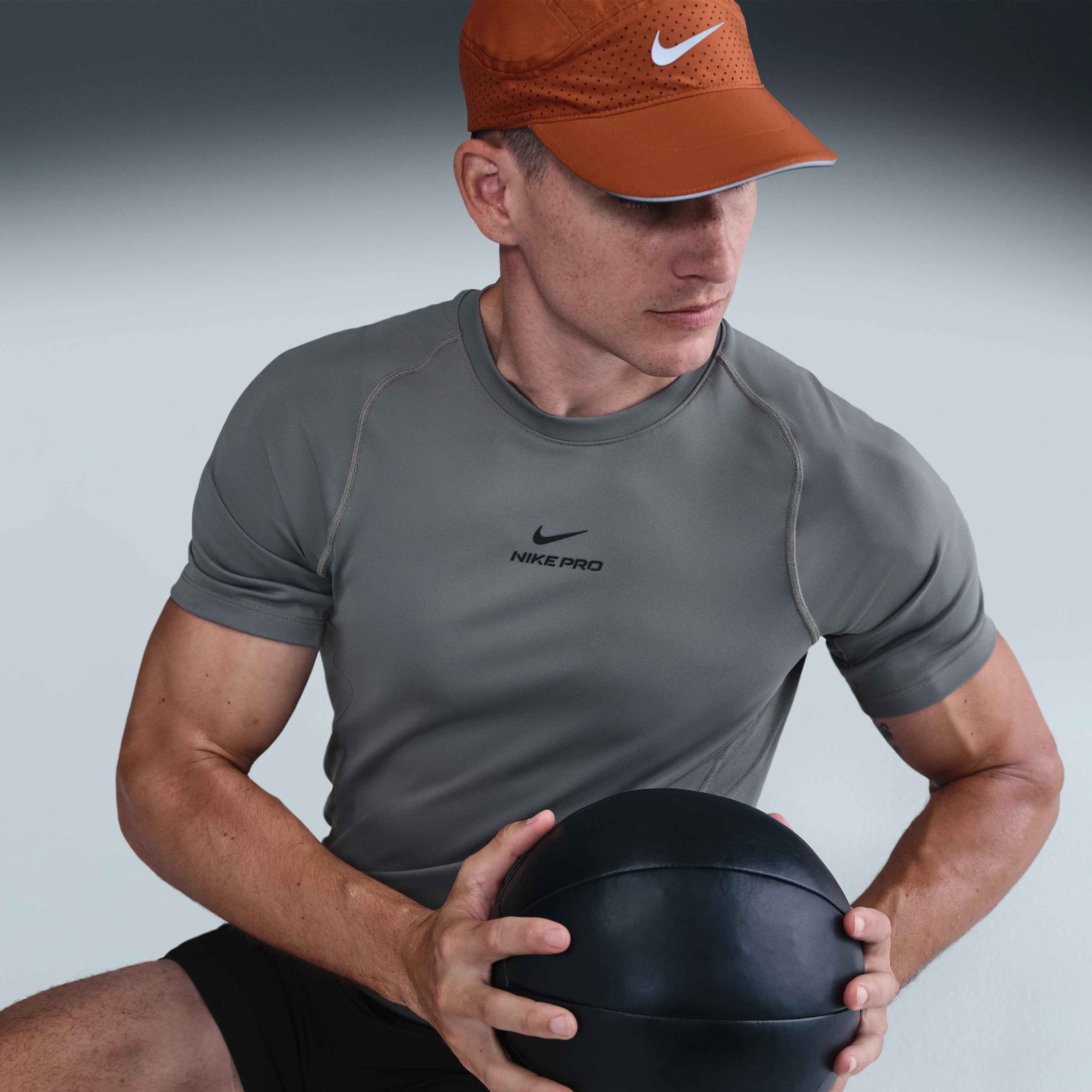Nike Pro Training image number 2