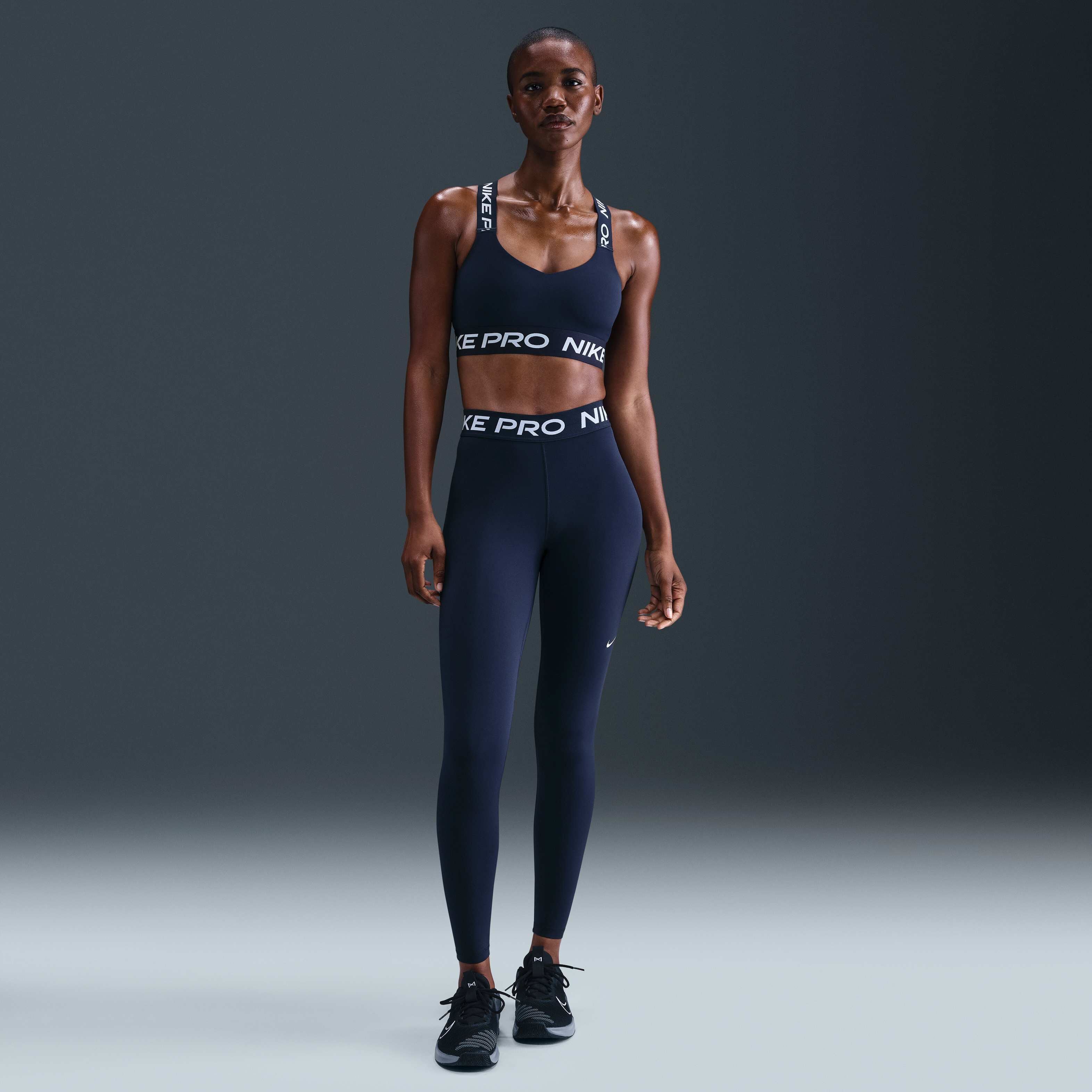 Nike Pro image number 3